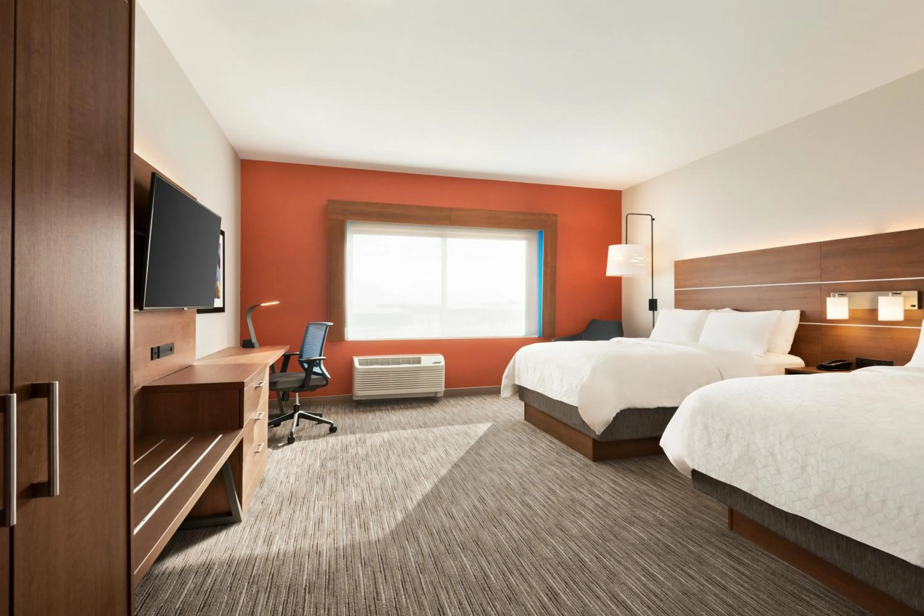 Photo of the whole room, Bed in Holiday Inn Express & Suites - Beaver Dam by IHG