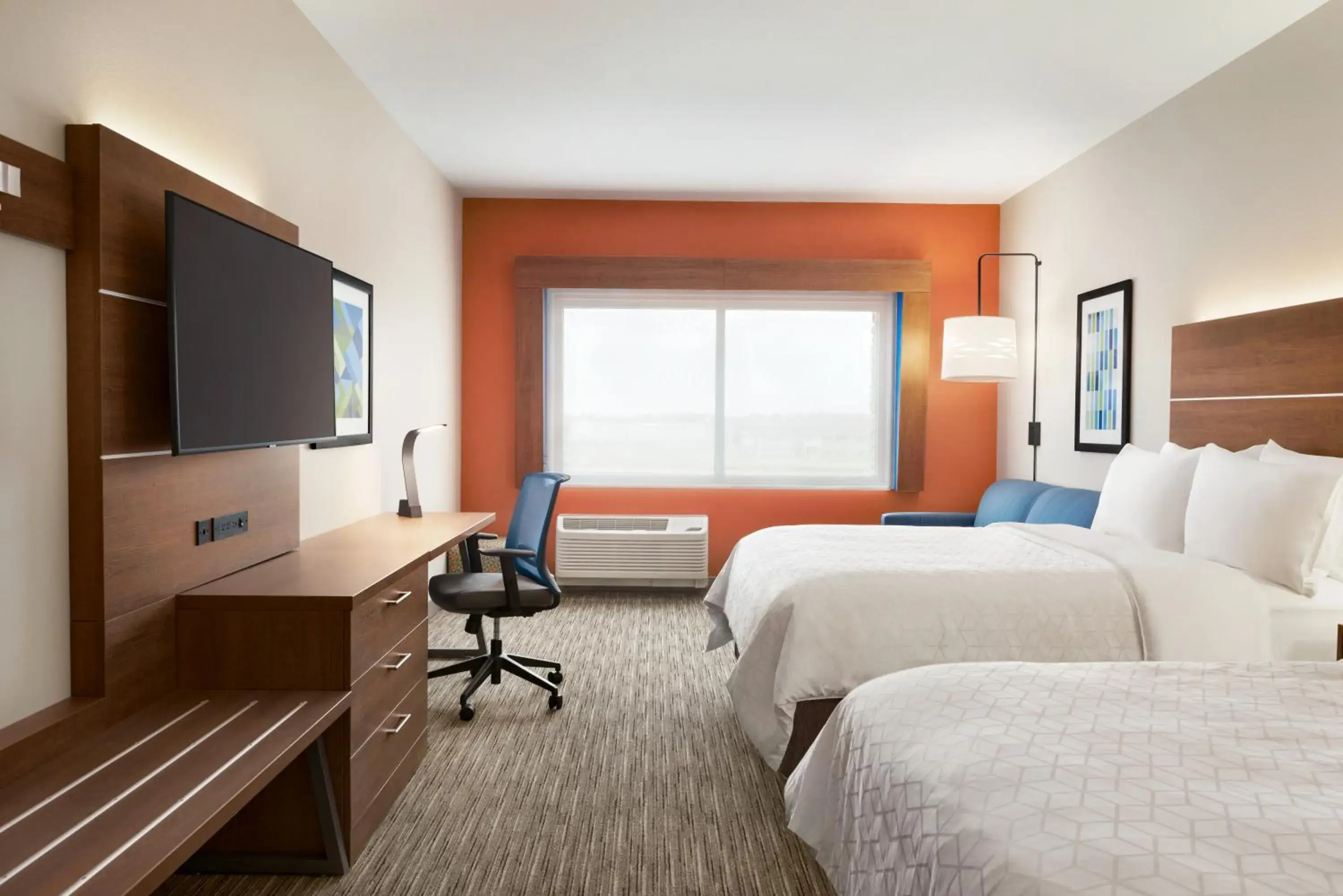 Bed in Holiday Inn Express & Suites - Beaver Dam by IHG Bed in Holiday Inn Express & Suites - Beaver Dam by IHG