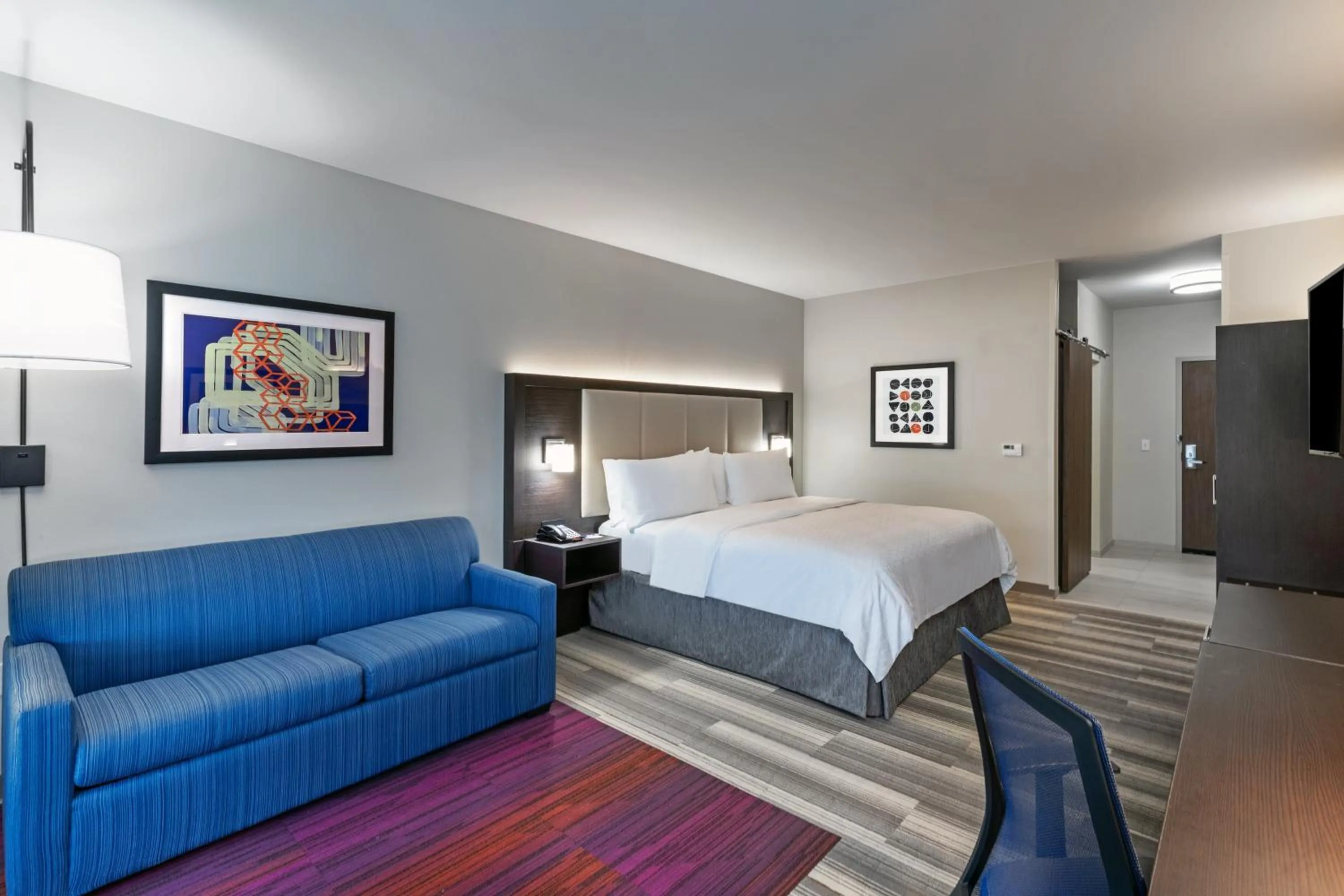 Photo of the whole room, Bed in Holiday Inn Express & Suites Purcell by IHG