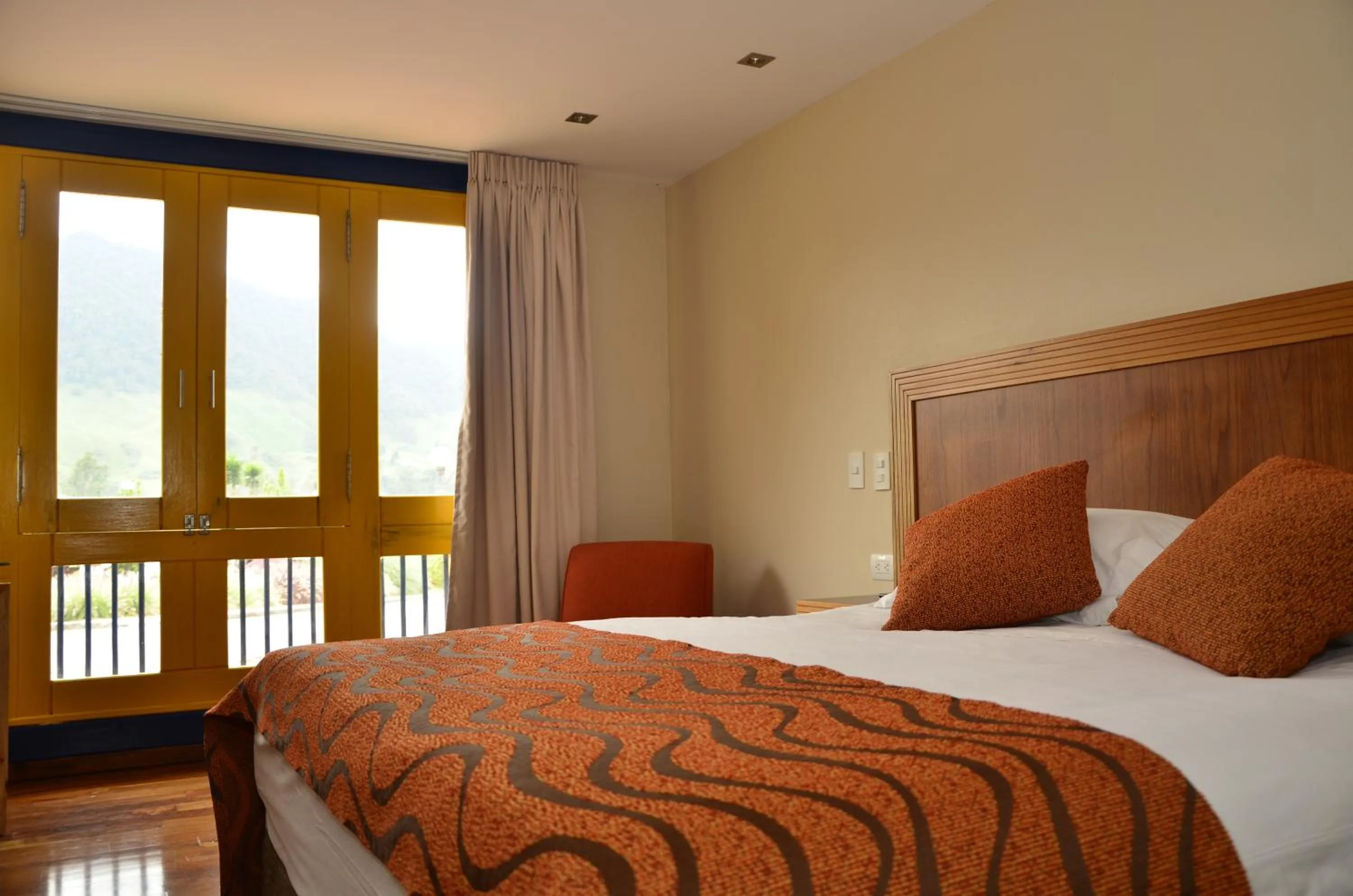 Photo of the whole room, Bed in Termales El Otoño