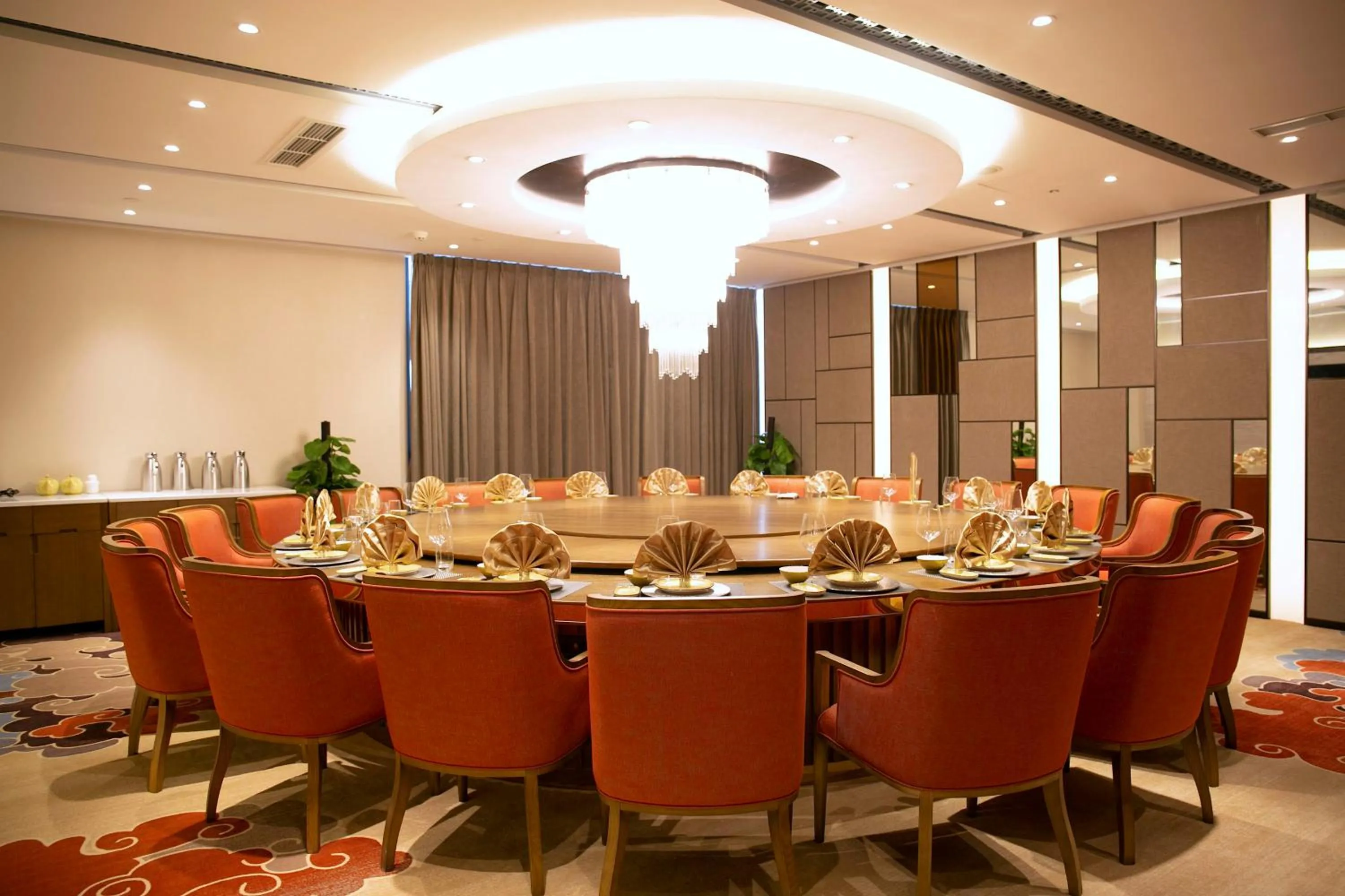 Restaurant/places to eat in Holiday Inn Chengdu Airport by IHG