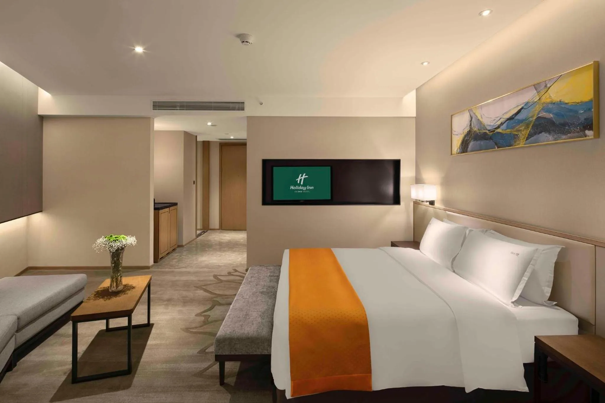 Photo of the whole room, Bed in Holiday Inn Chengdu Airport by IHG