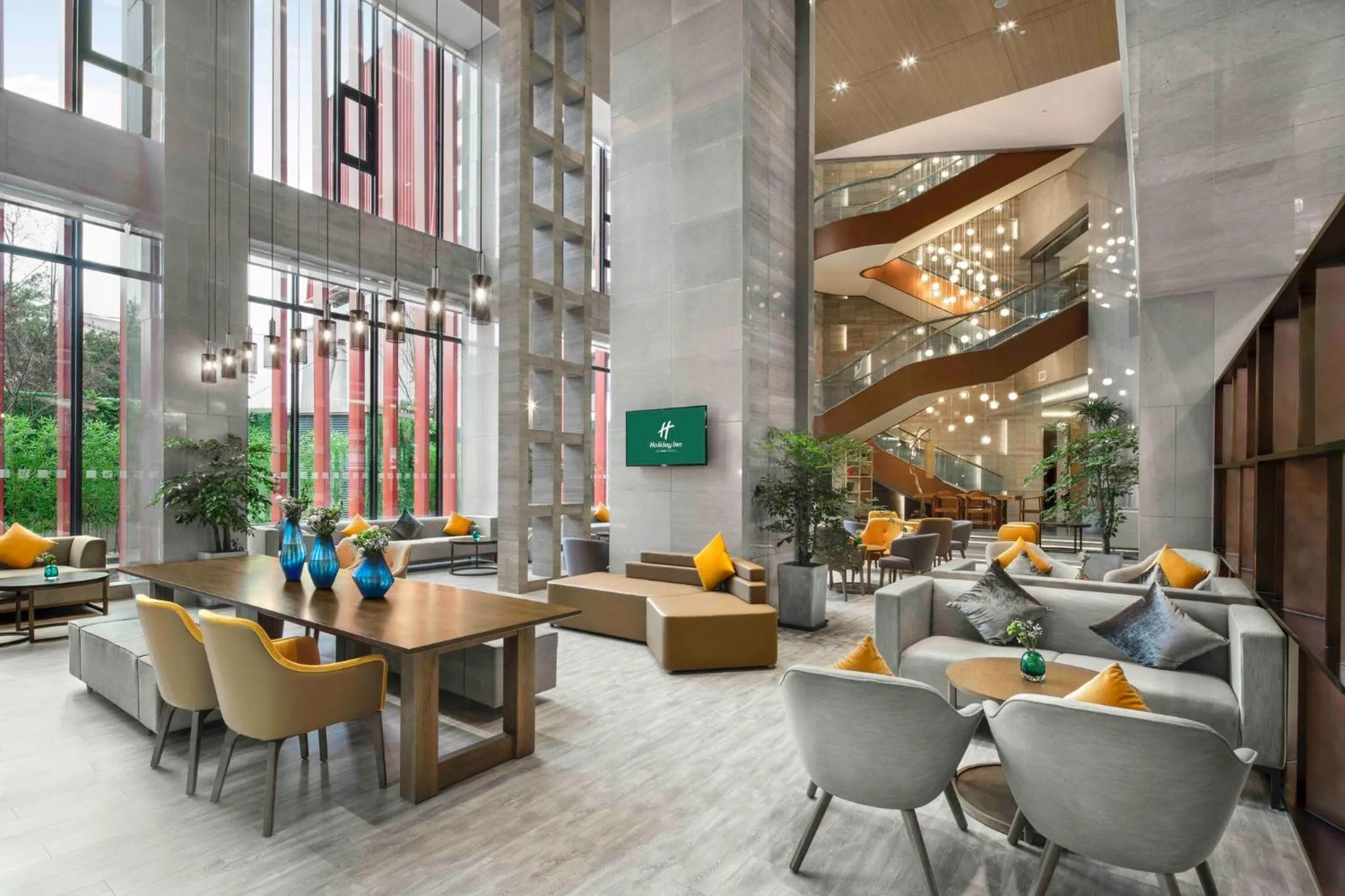 Lounge or bar in Holiday Inn Chengdu Airport by IHG