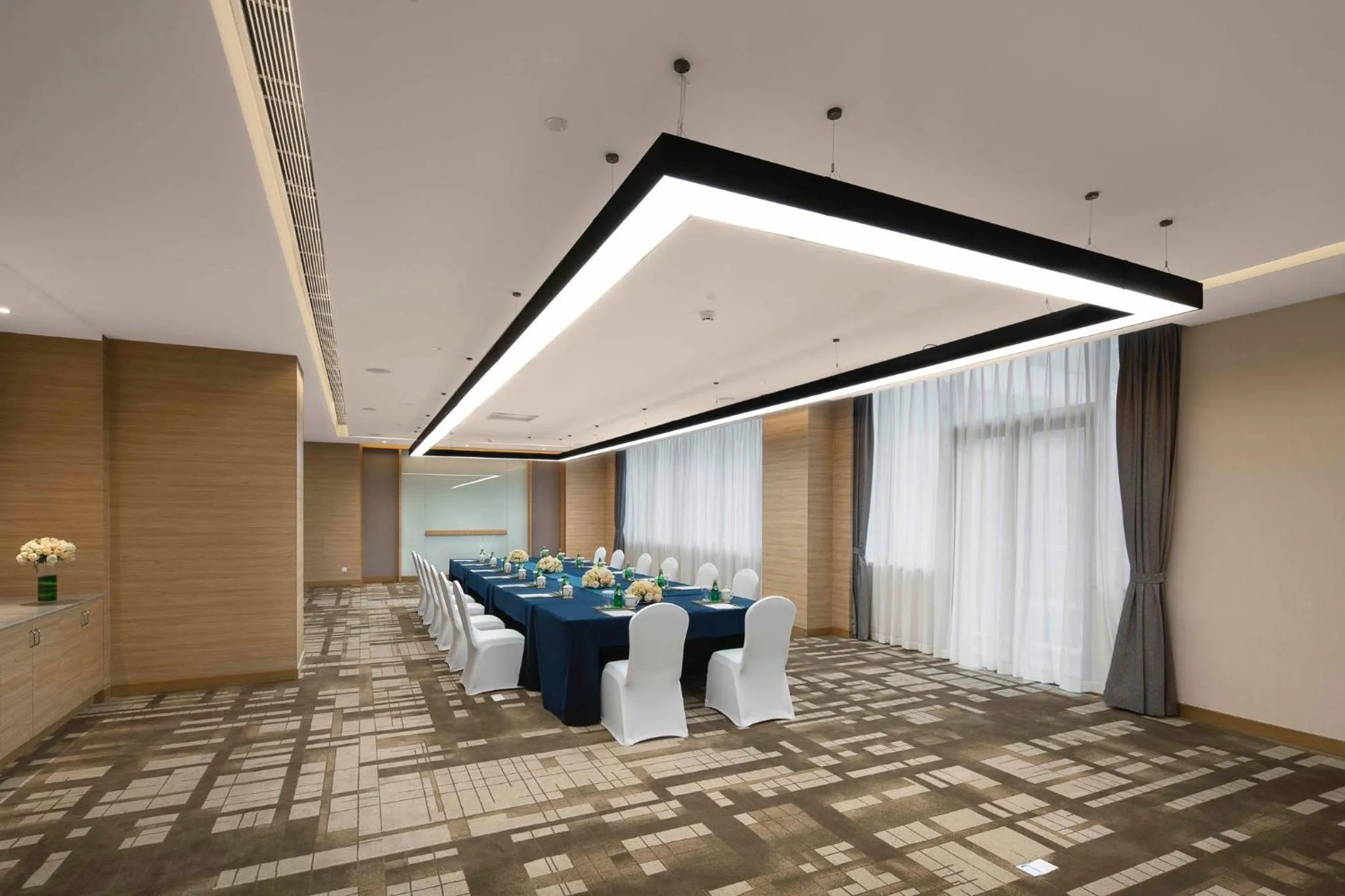 Meeting/conference room in Holiday Inn Chengdu Airport by IHG