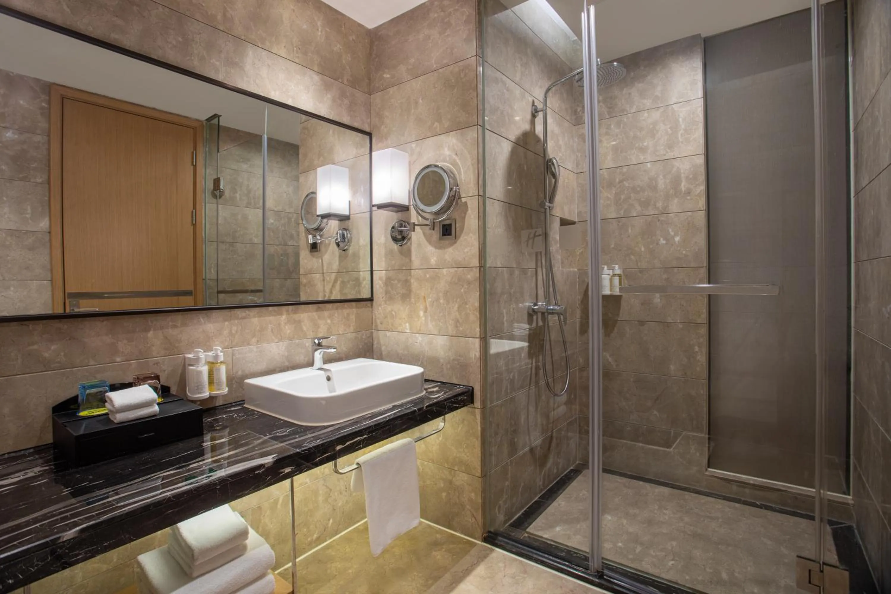 Toilet in Holiday Inn Chengdu Airport by IHG