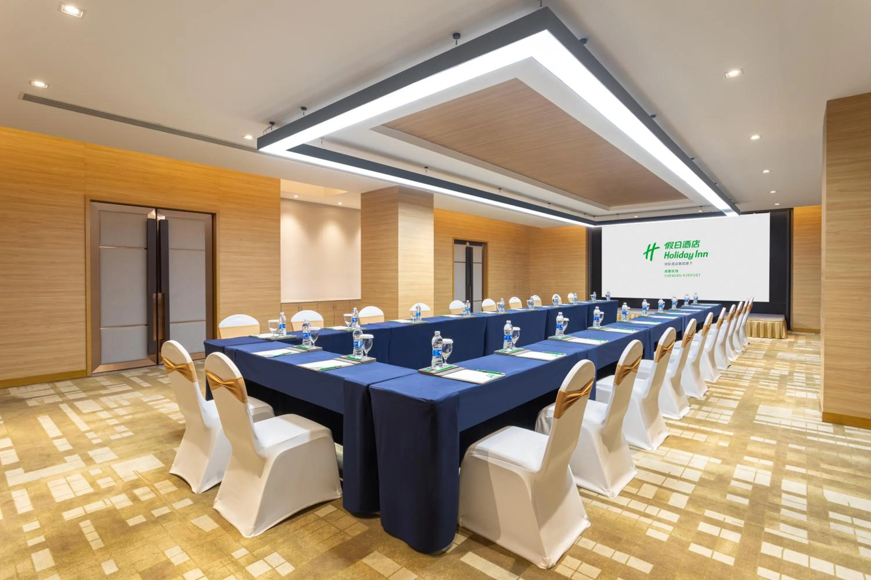 Meeting/conference room in Holiday Inn Chengdu Airport by IHG