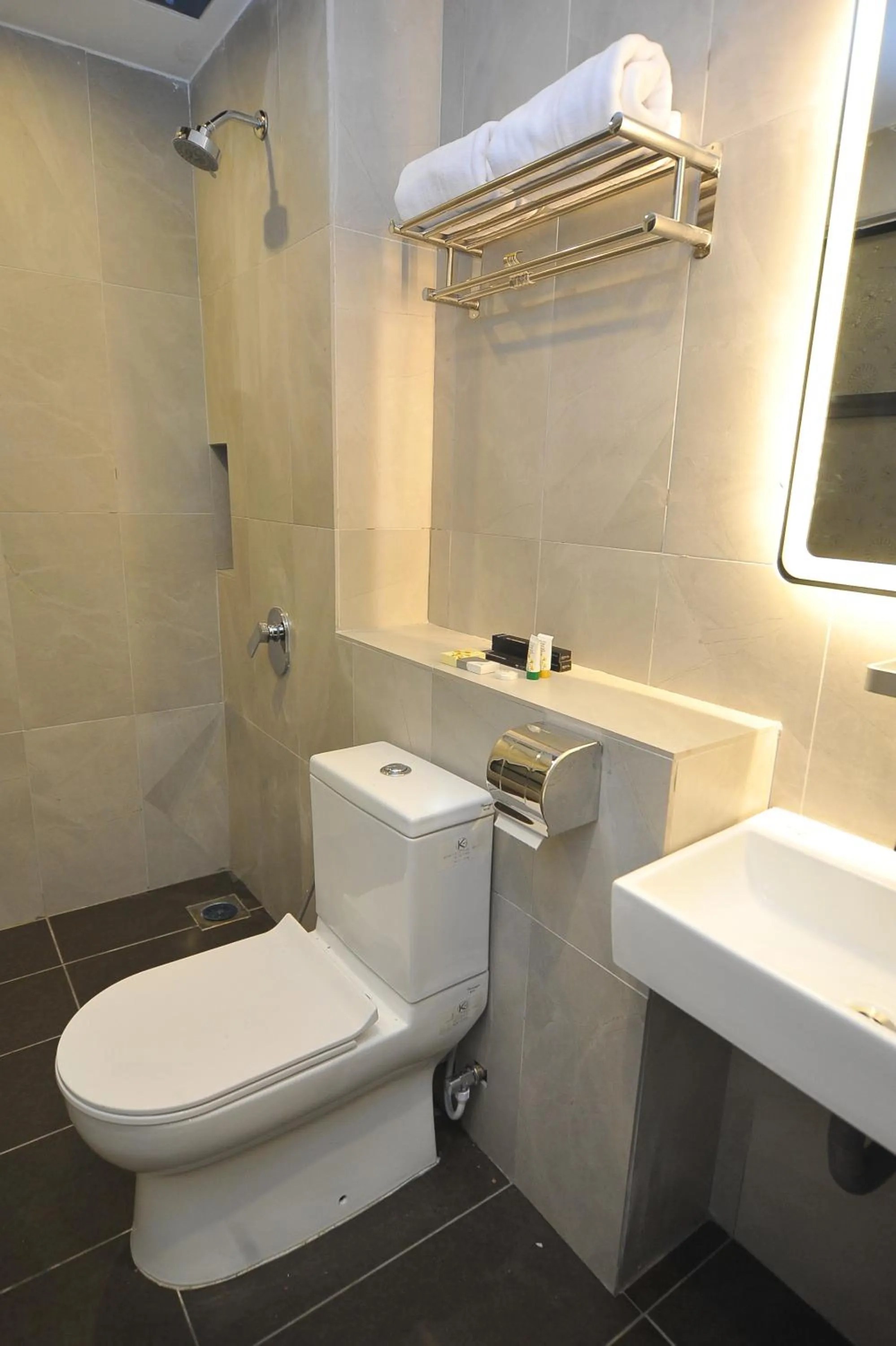 Toilet in Skye Hotel Sunway