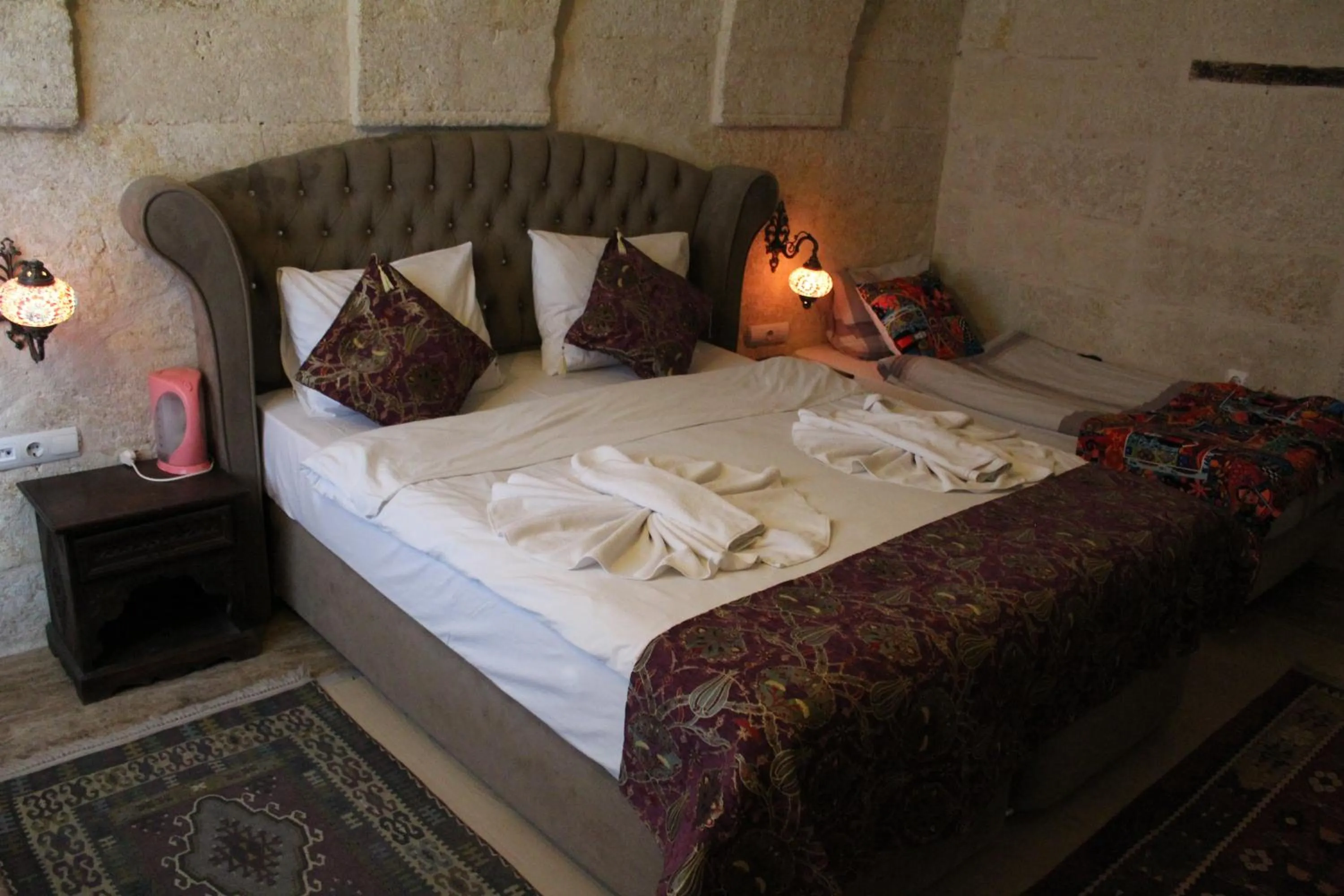 Bed in Sandık cave suites