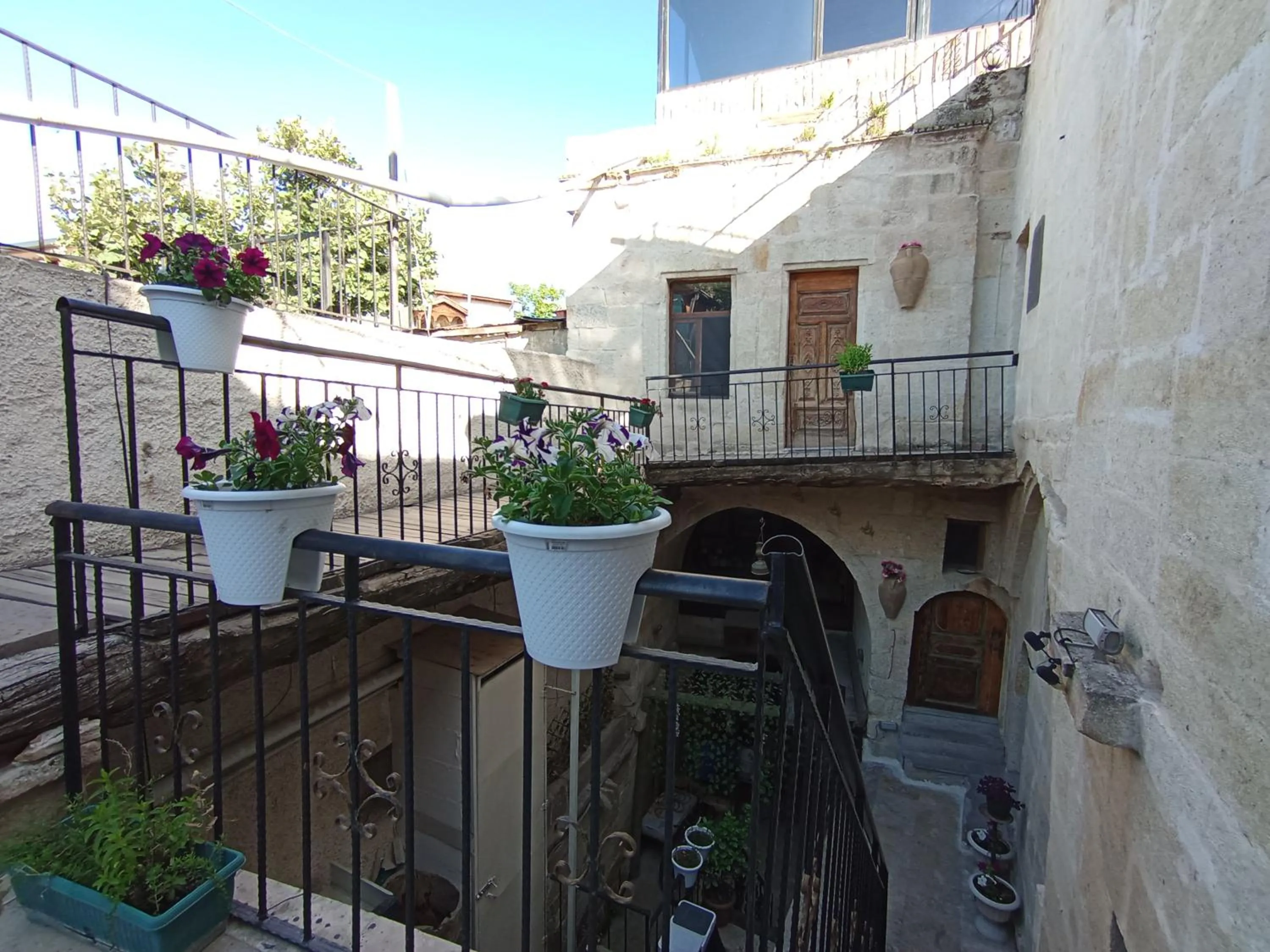 Property building in Sandık cave suites