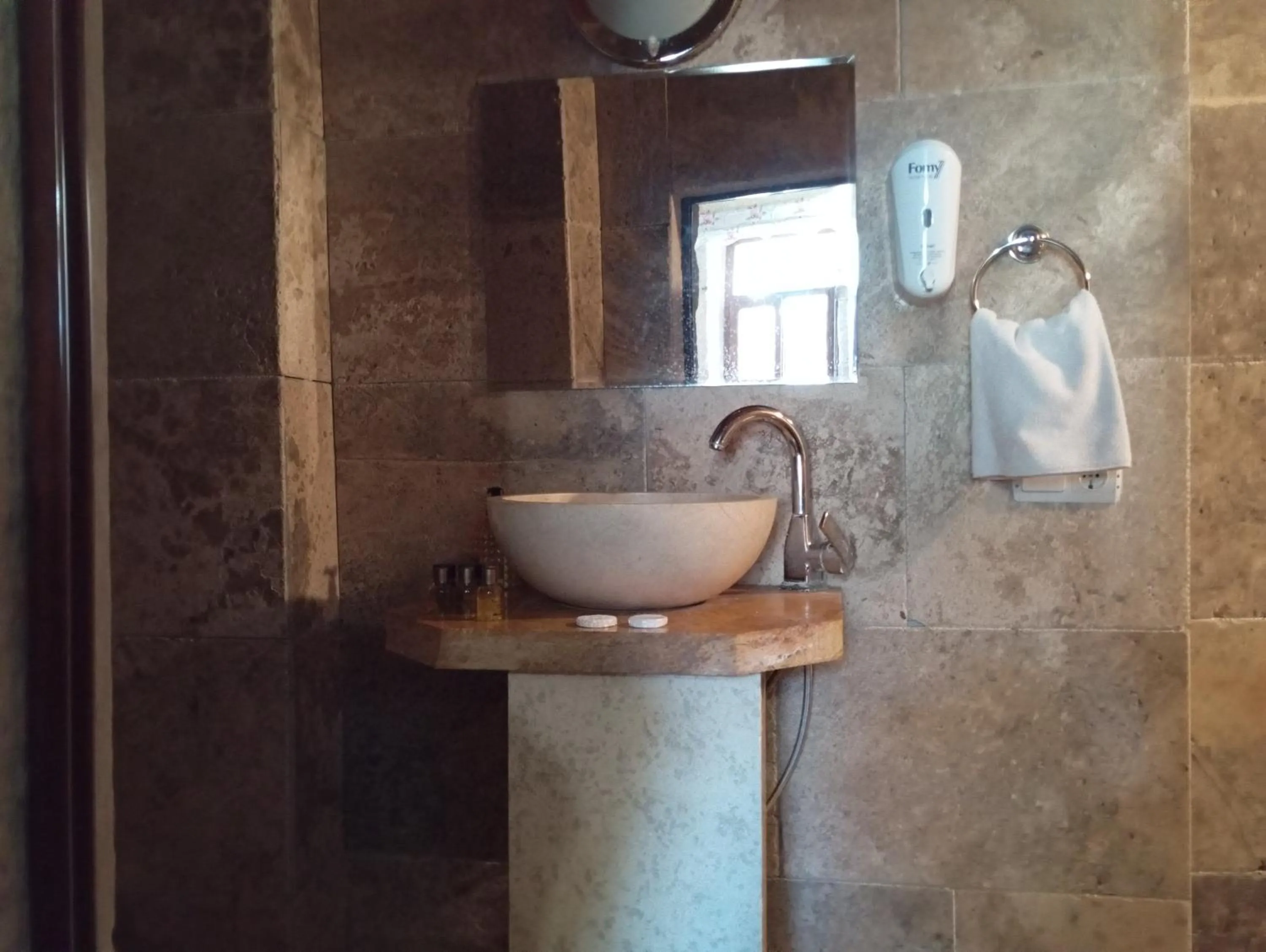 Bathroom in Sandık cave suites