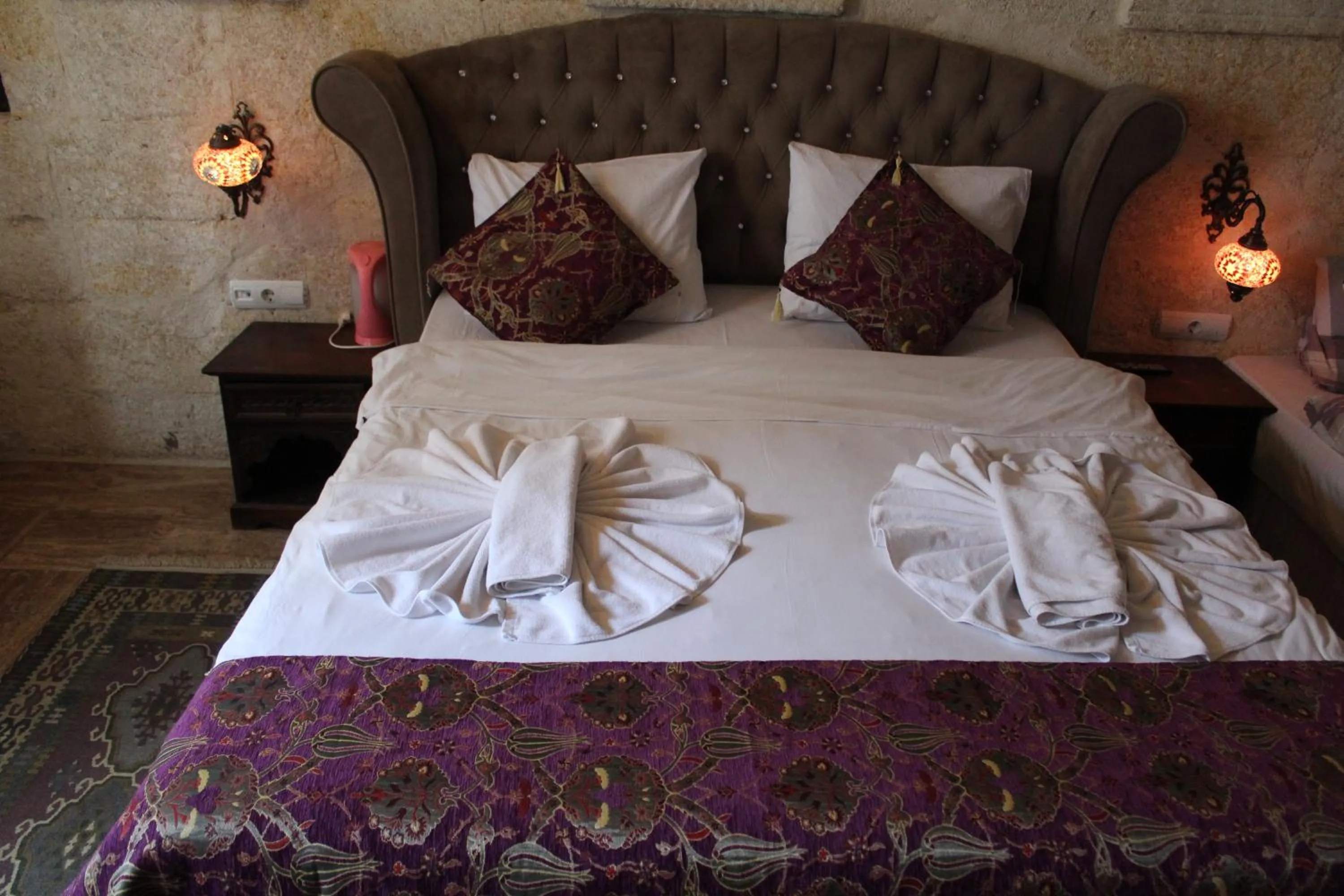 Bed in Sandık cave suites