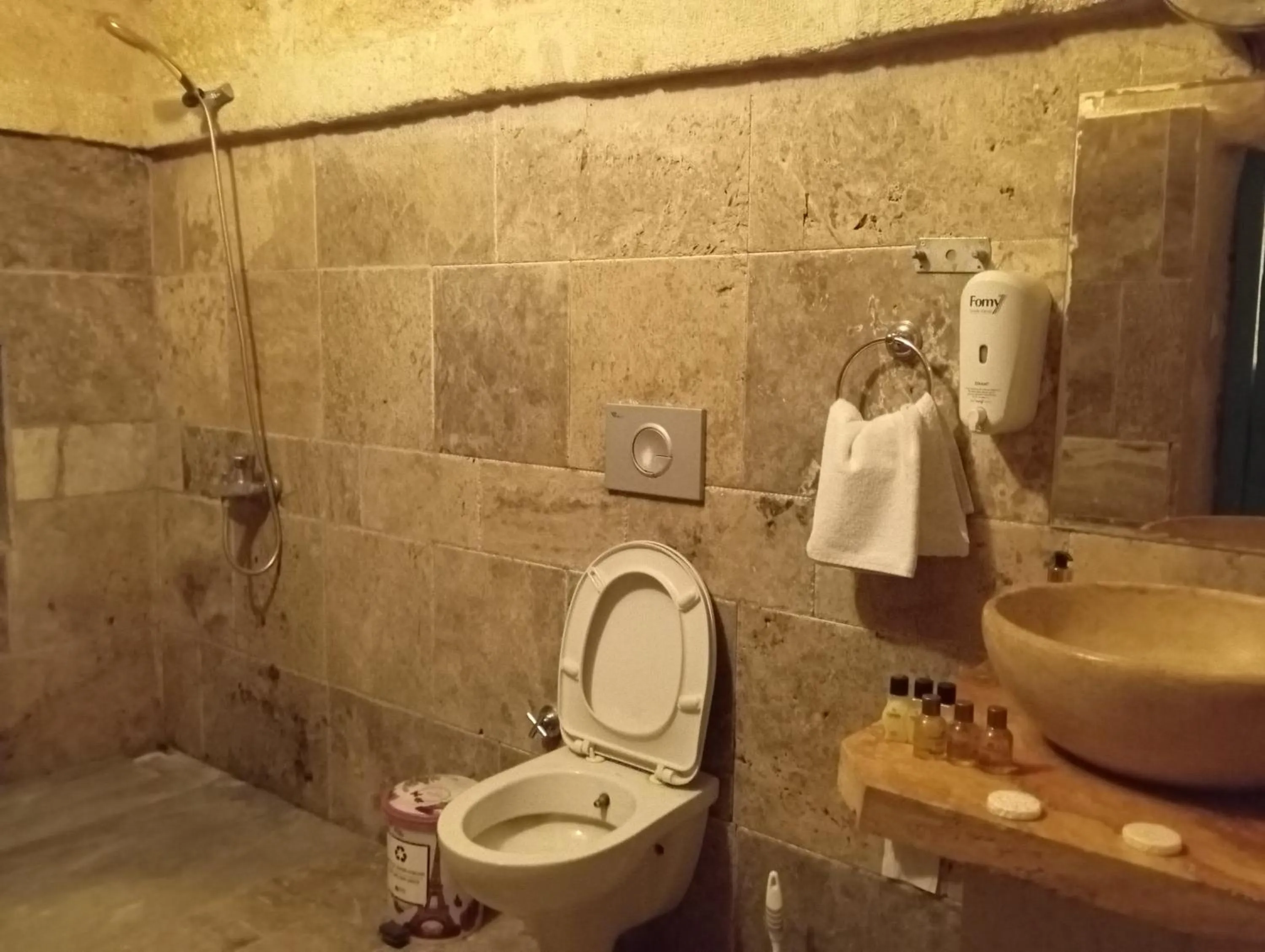 Bathroom in Sandık cave suites