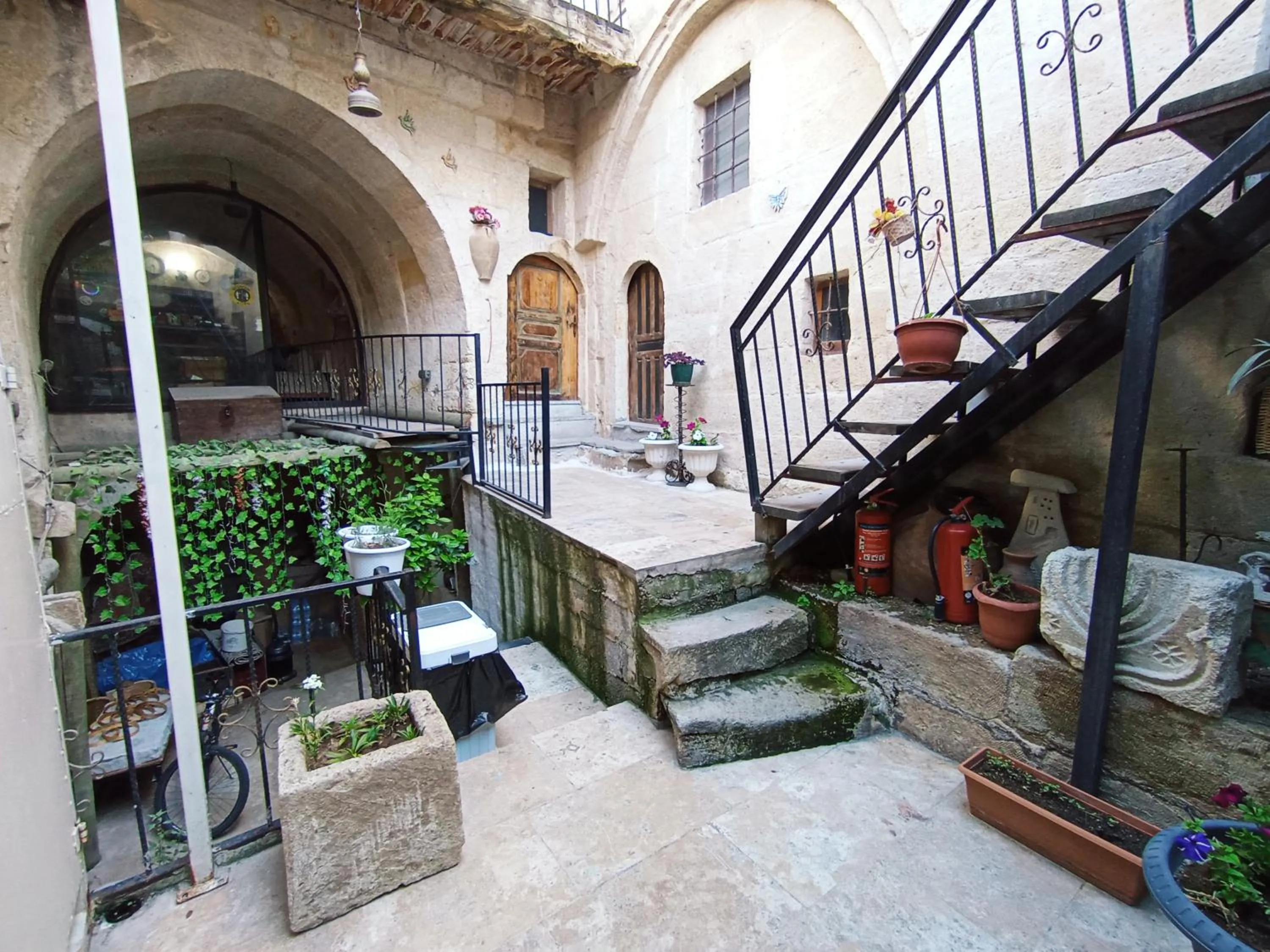 Property building in Sandık cave suites