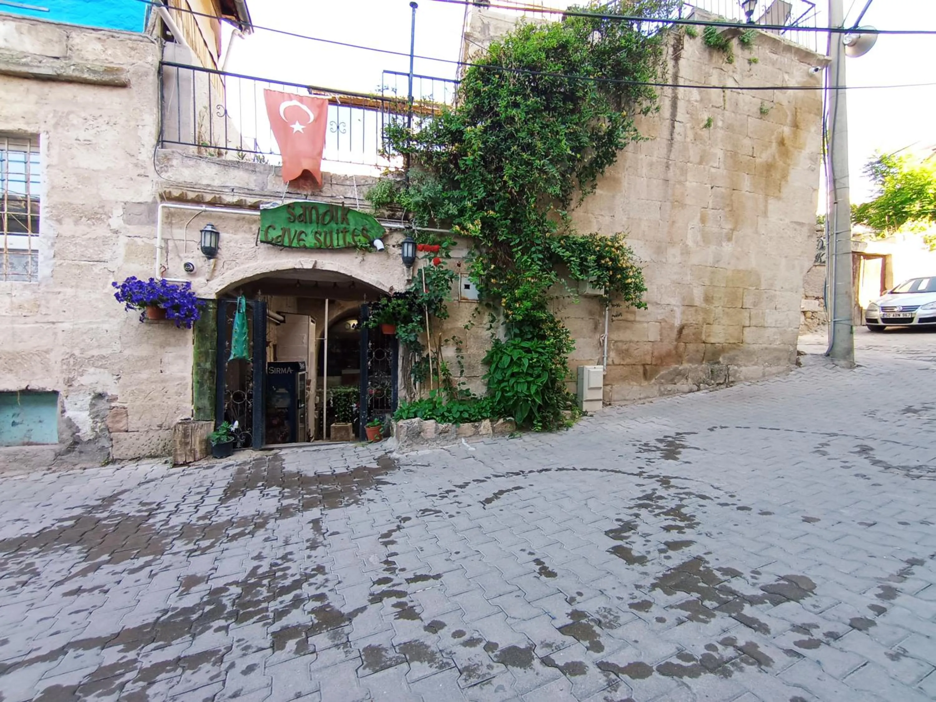 Property building in Sandık cave suites