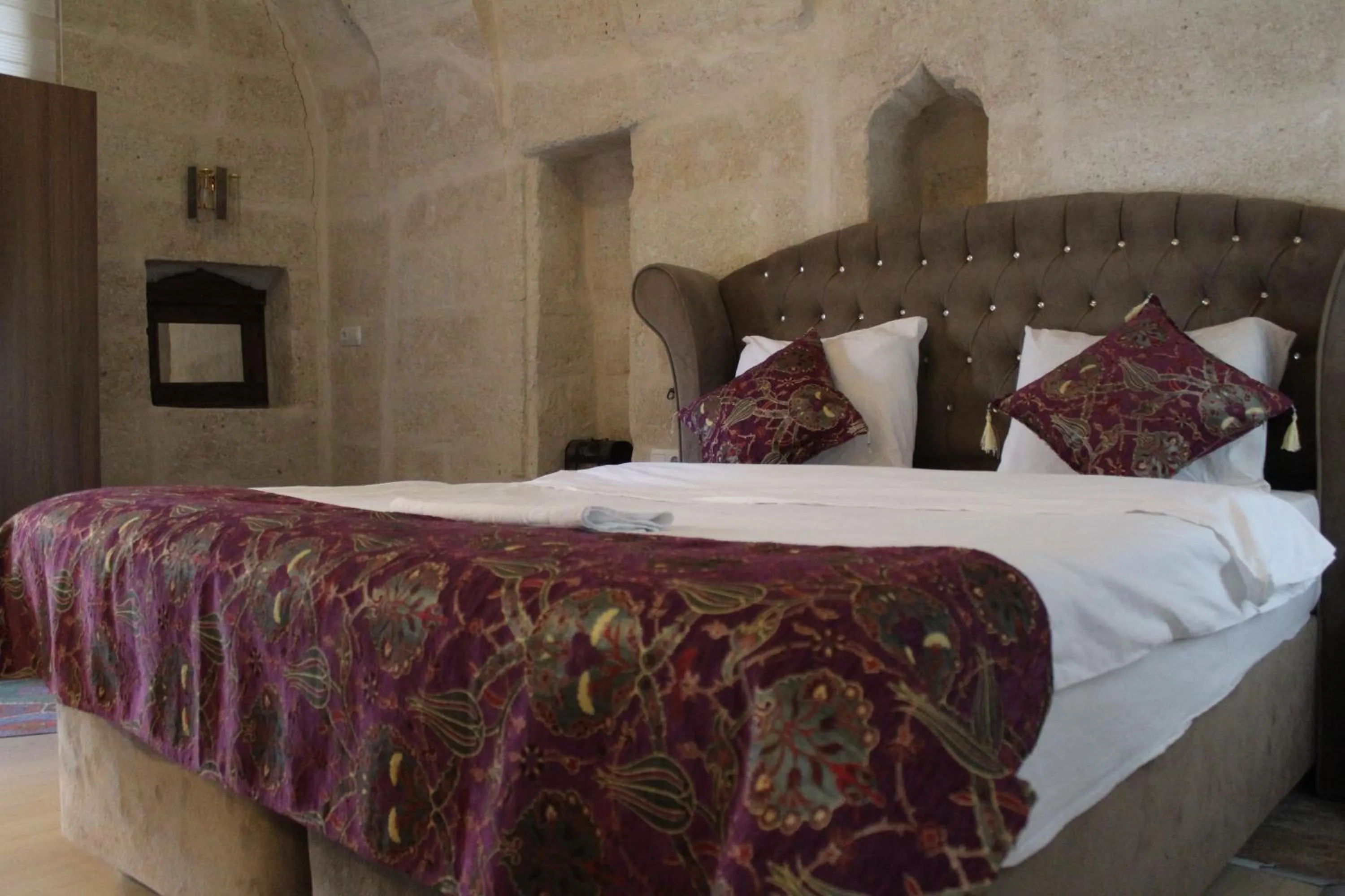 Bed in Sandık cave suites