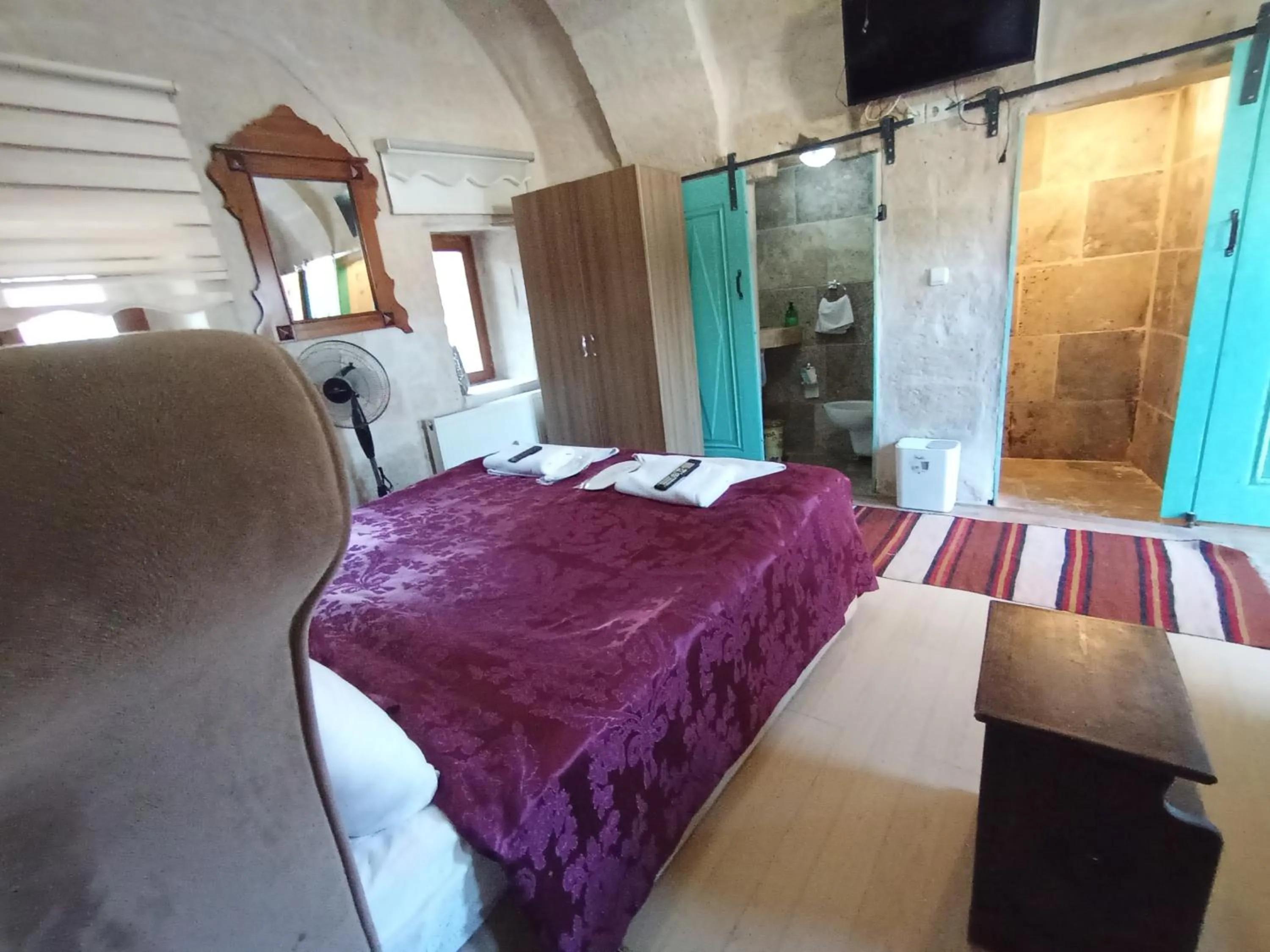 Bathroom, Bed in Sandık cave suites
