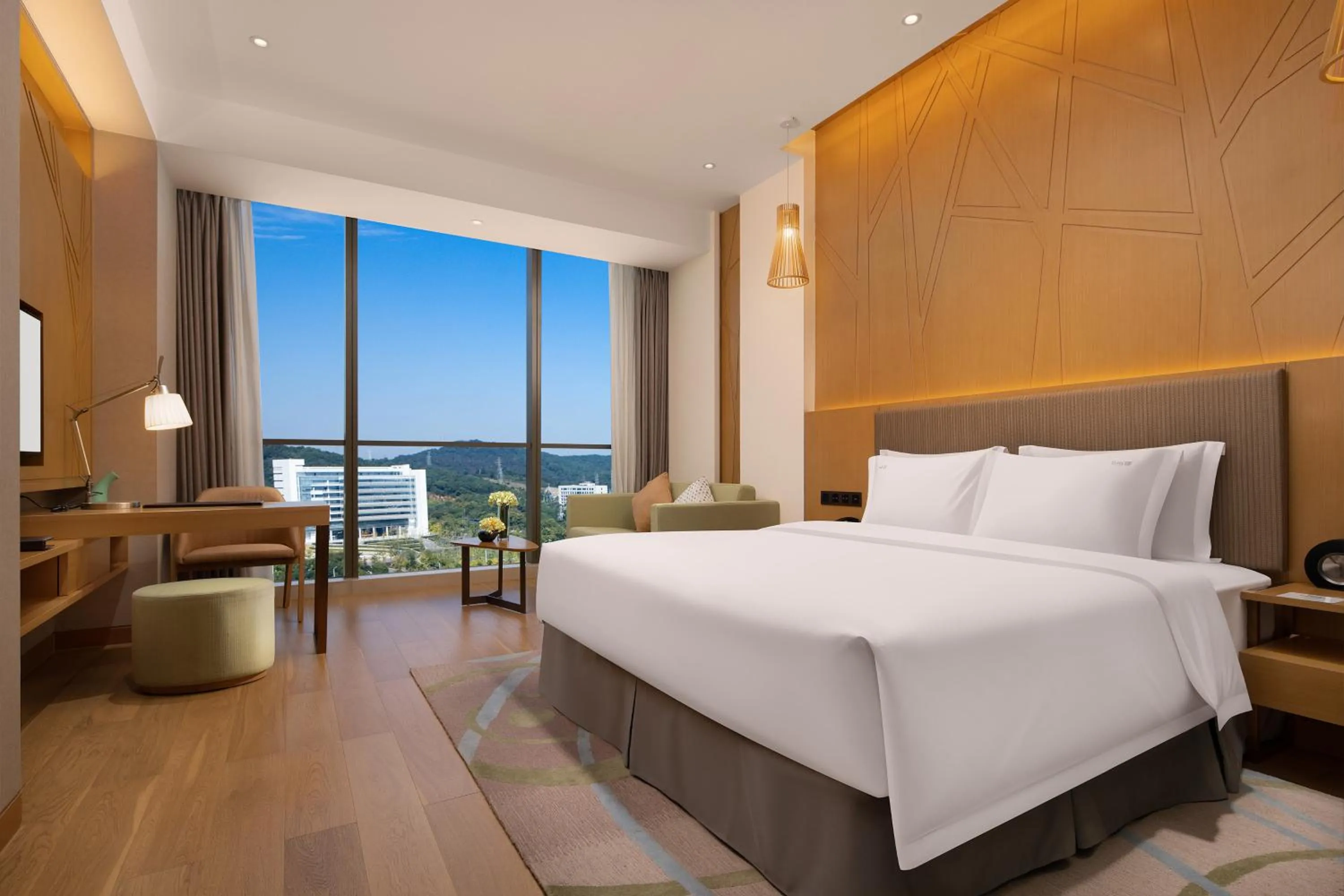 Photo of the whole room, Bed in Holiday Inn Changsha Dawangshan by IHG