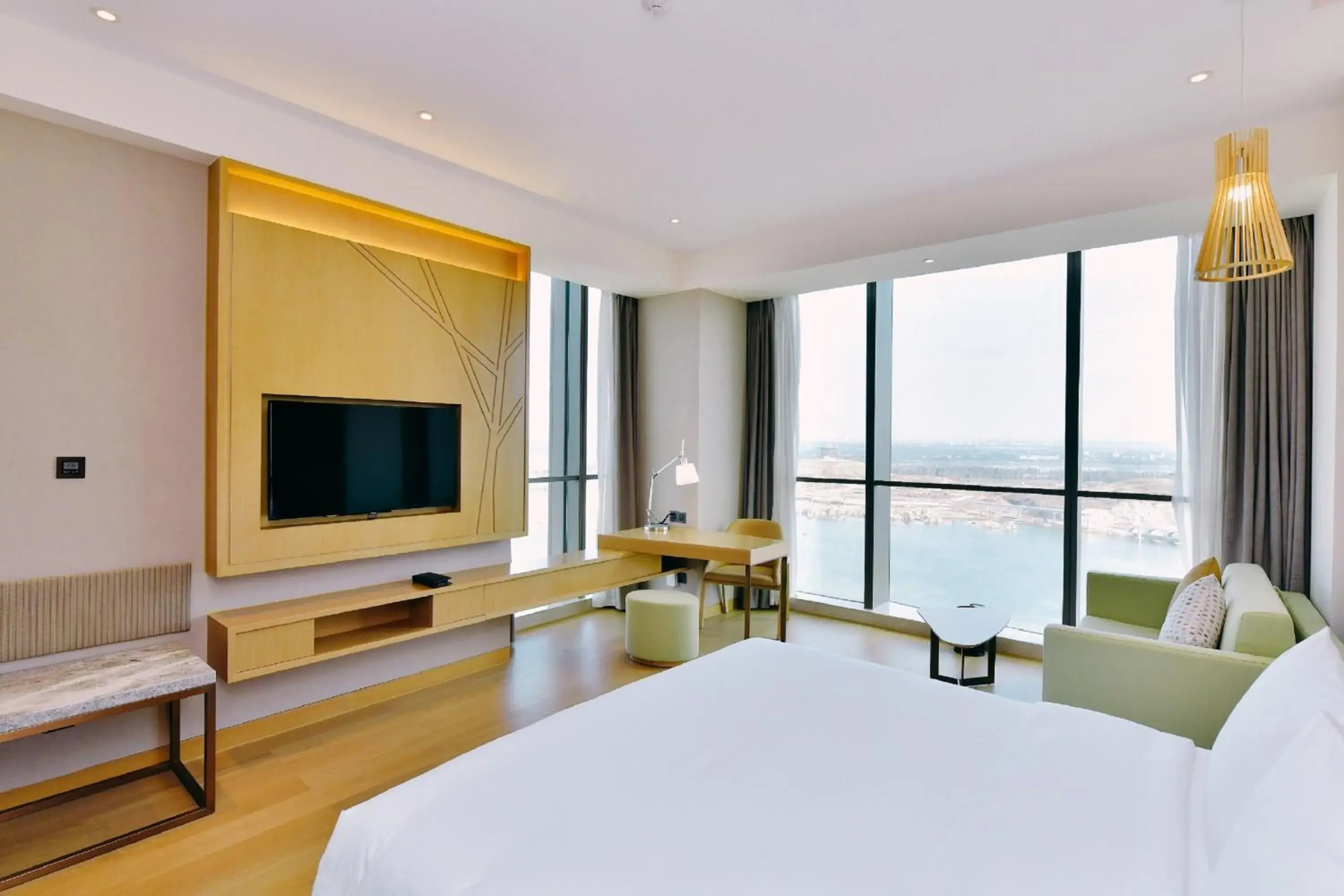 Photo of the whole room, Bed in Holiday Inn Changsha Dawangshan by IHG Photo of the whole room, Bed in Holiday Inn Changsha Dawangshan by IHG