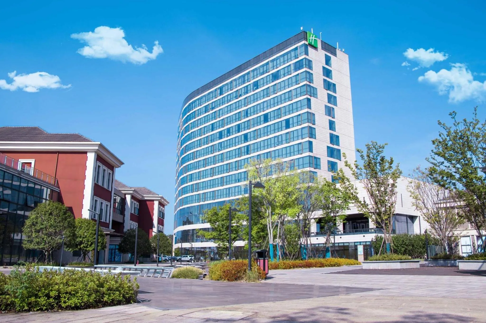 Property building in Holiday Inn Changsha Dawangshan by IHG