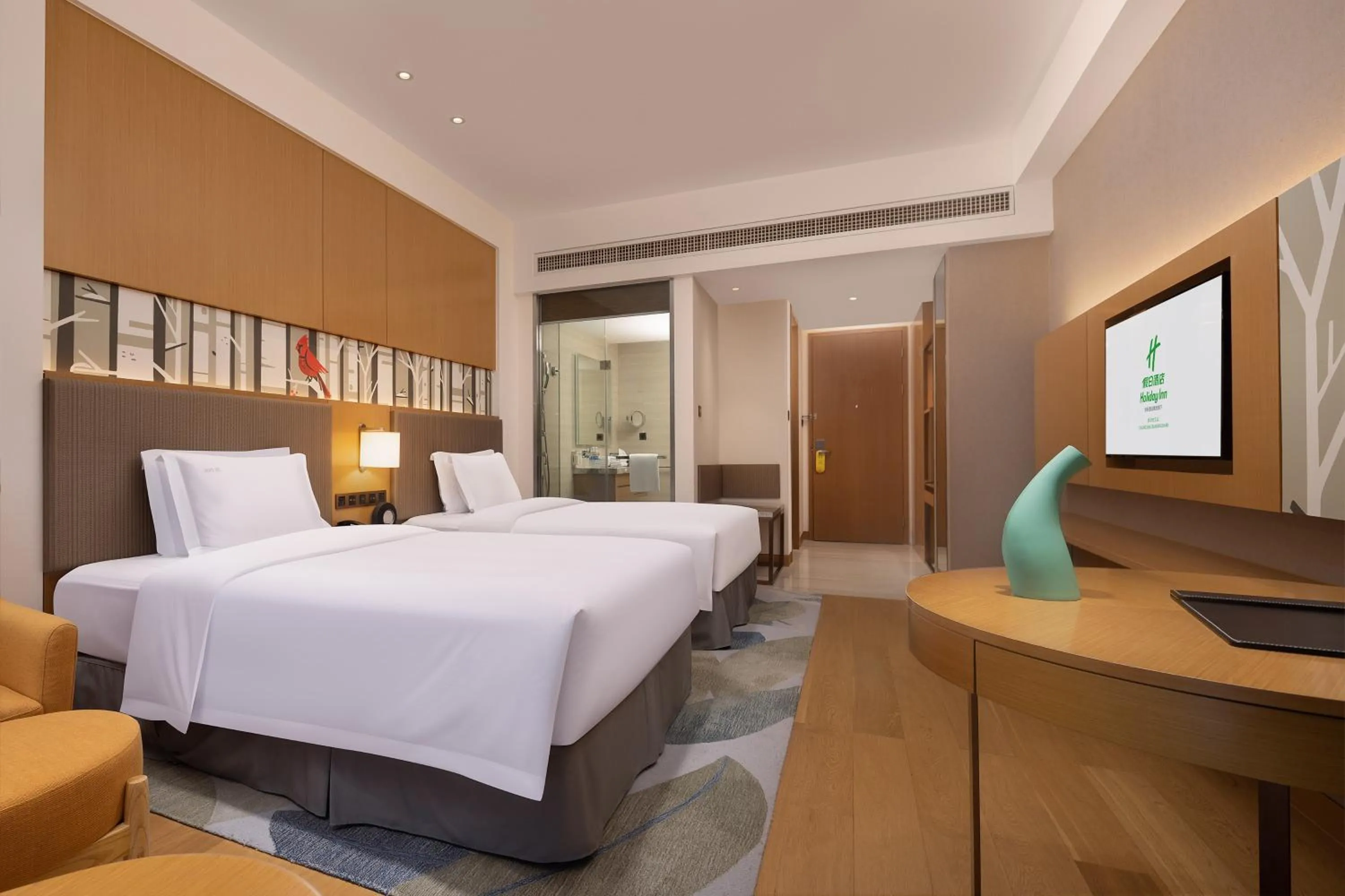 Photo of the whole room, Bed in Holiday Inn Changsha Dawangshan by IHG