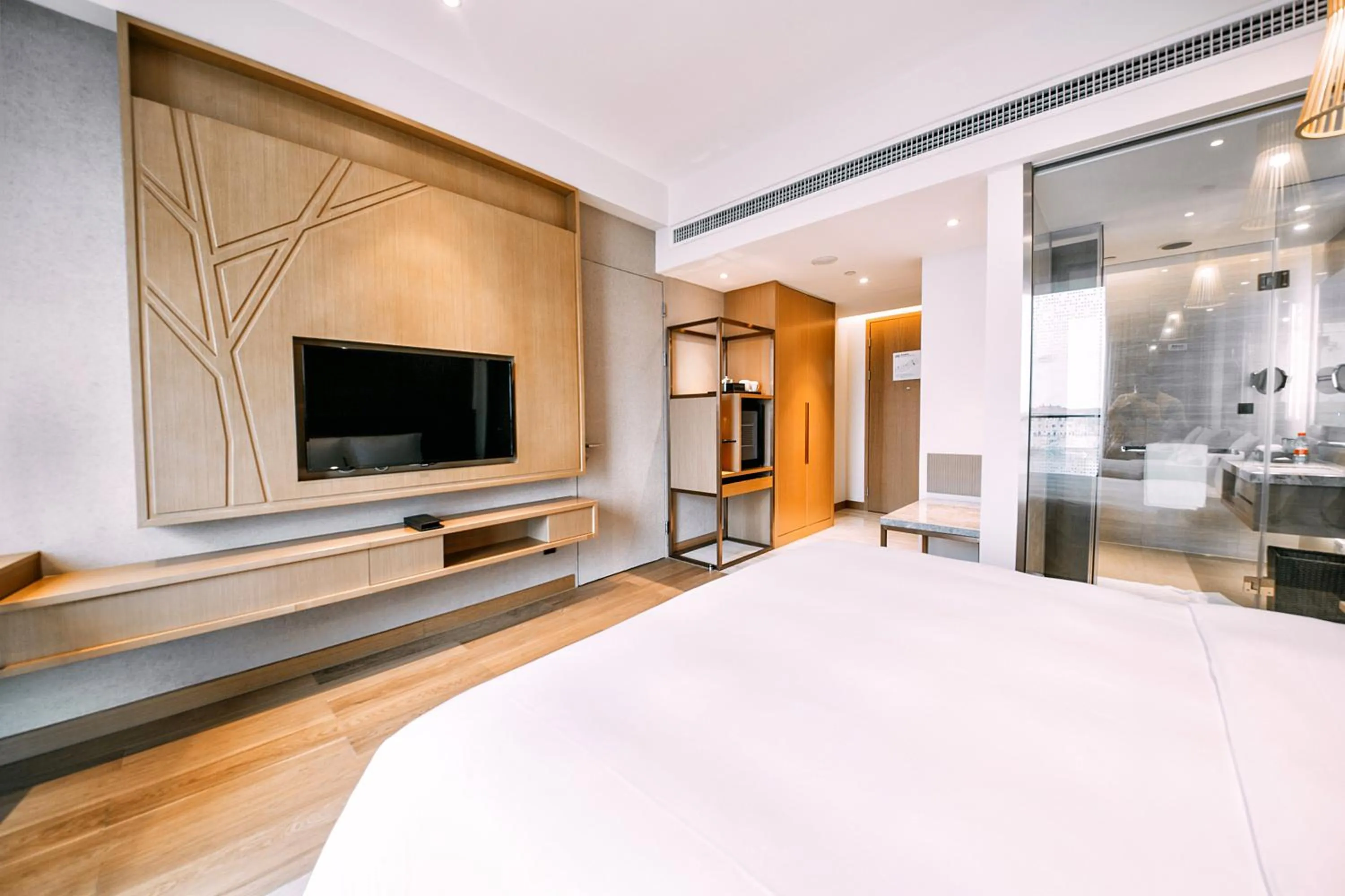 Photo of the whole room, Bed in Holiday Inn Changsha Dawangshan by IHG