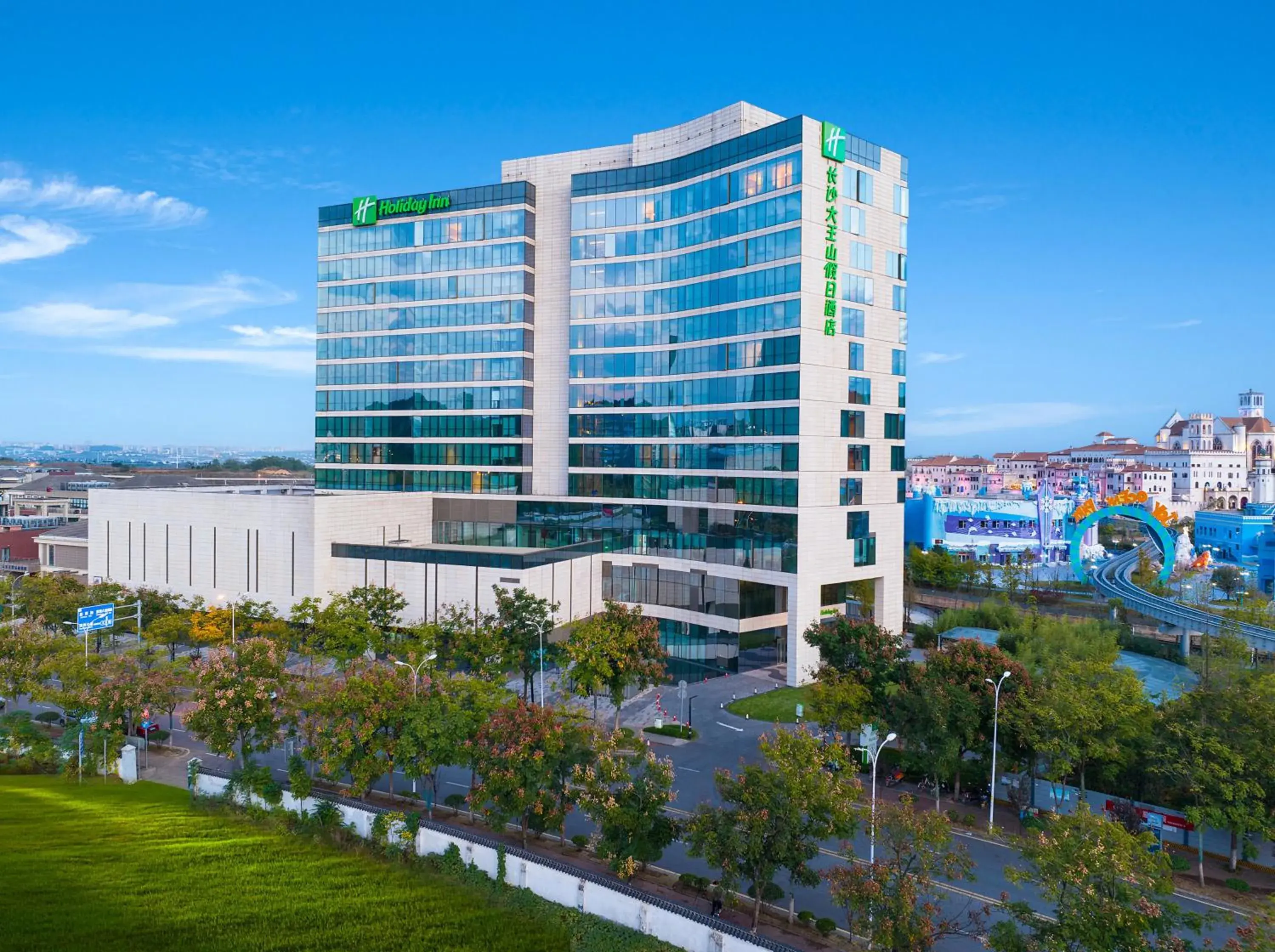 Property building in Holiday Inn Changsha Dawangshan by IHG Property building in Holiday Inn Changsha Dawangshan by IHG
