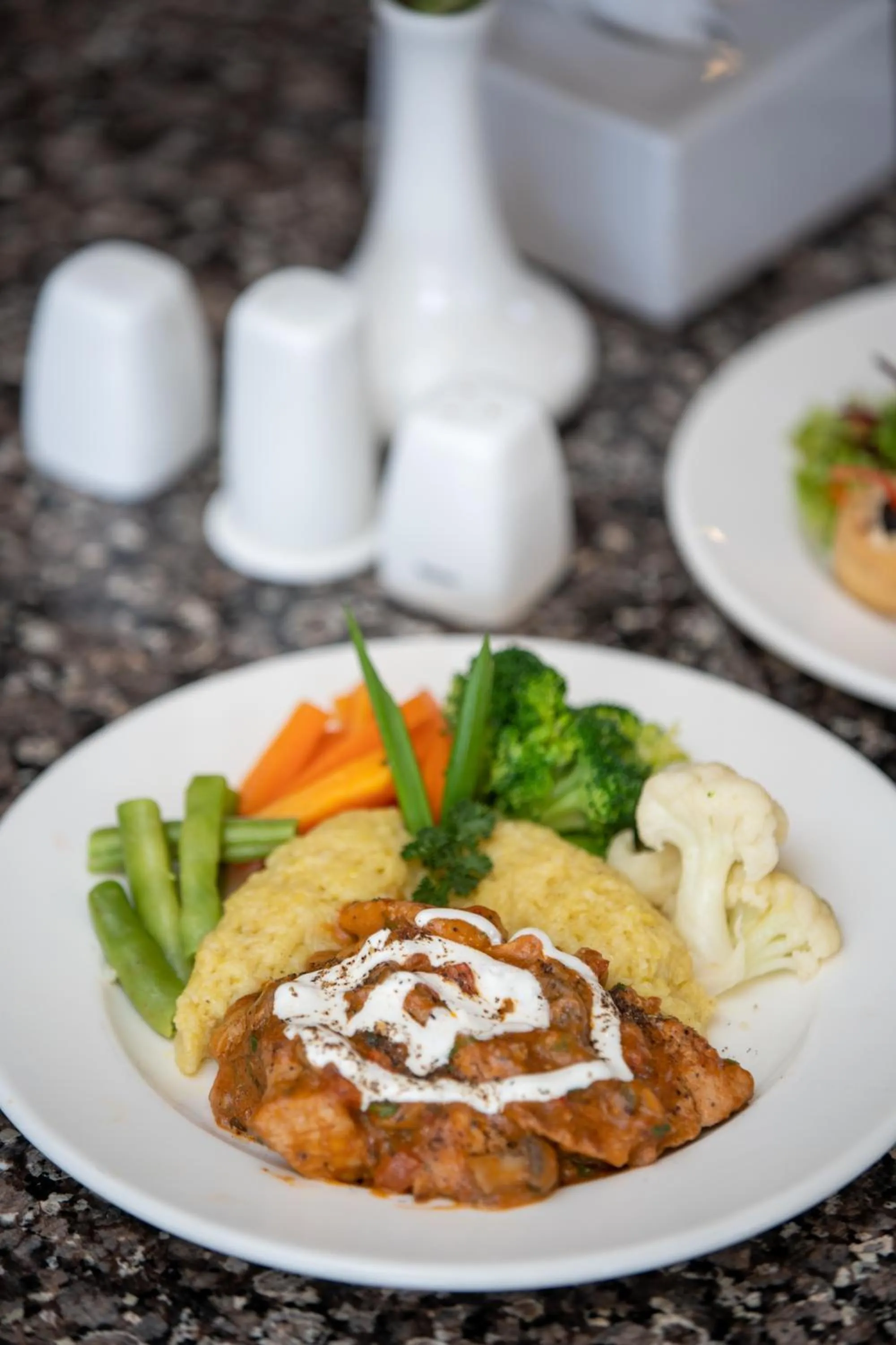 Restaurant/places to eat in Shangrila Blu Hotel