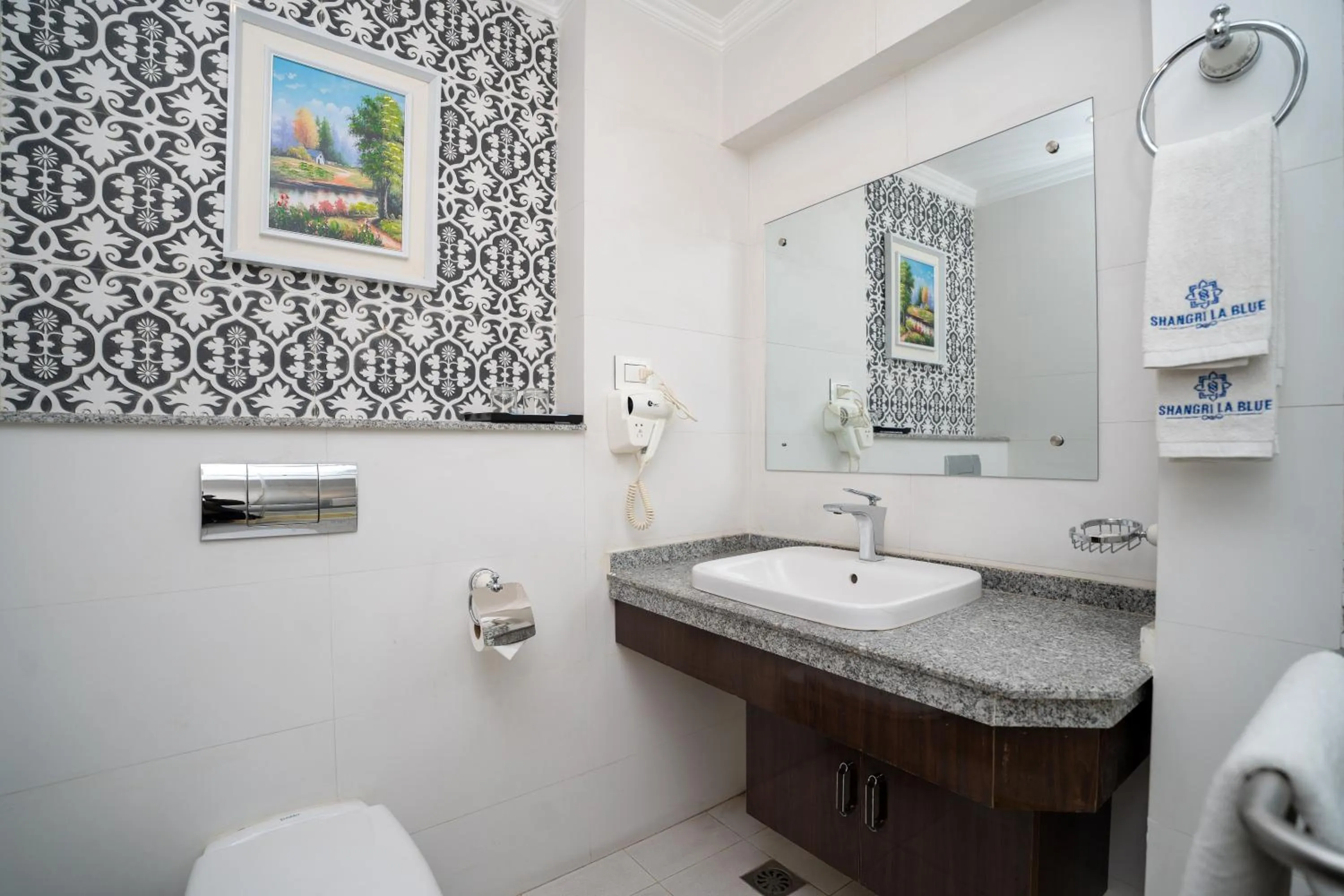 Toilet in Shangrila Blu Hotel