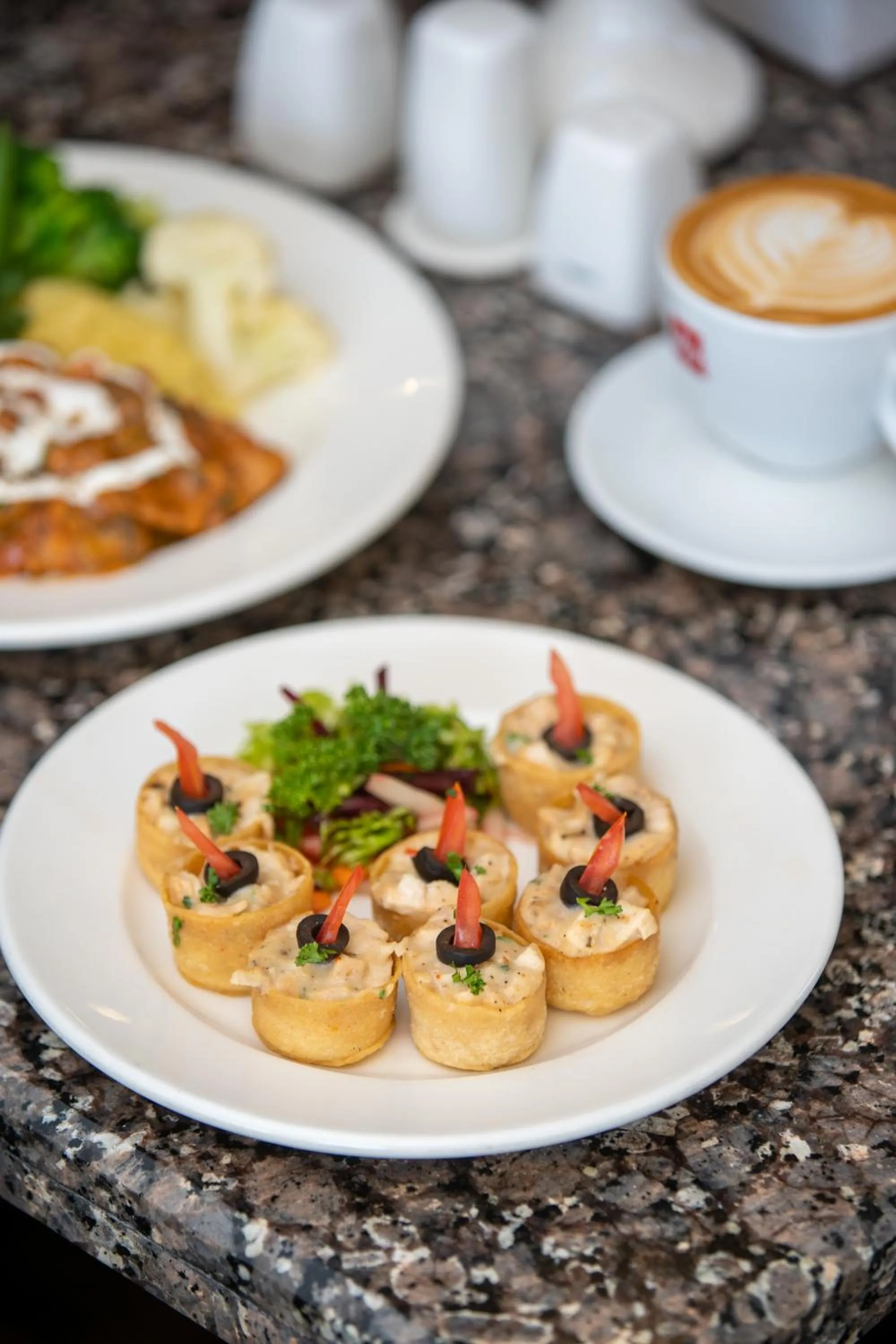 Restaurant/places to eat in Shangrila Blu Hotel