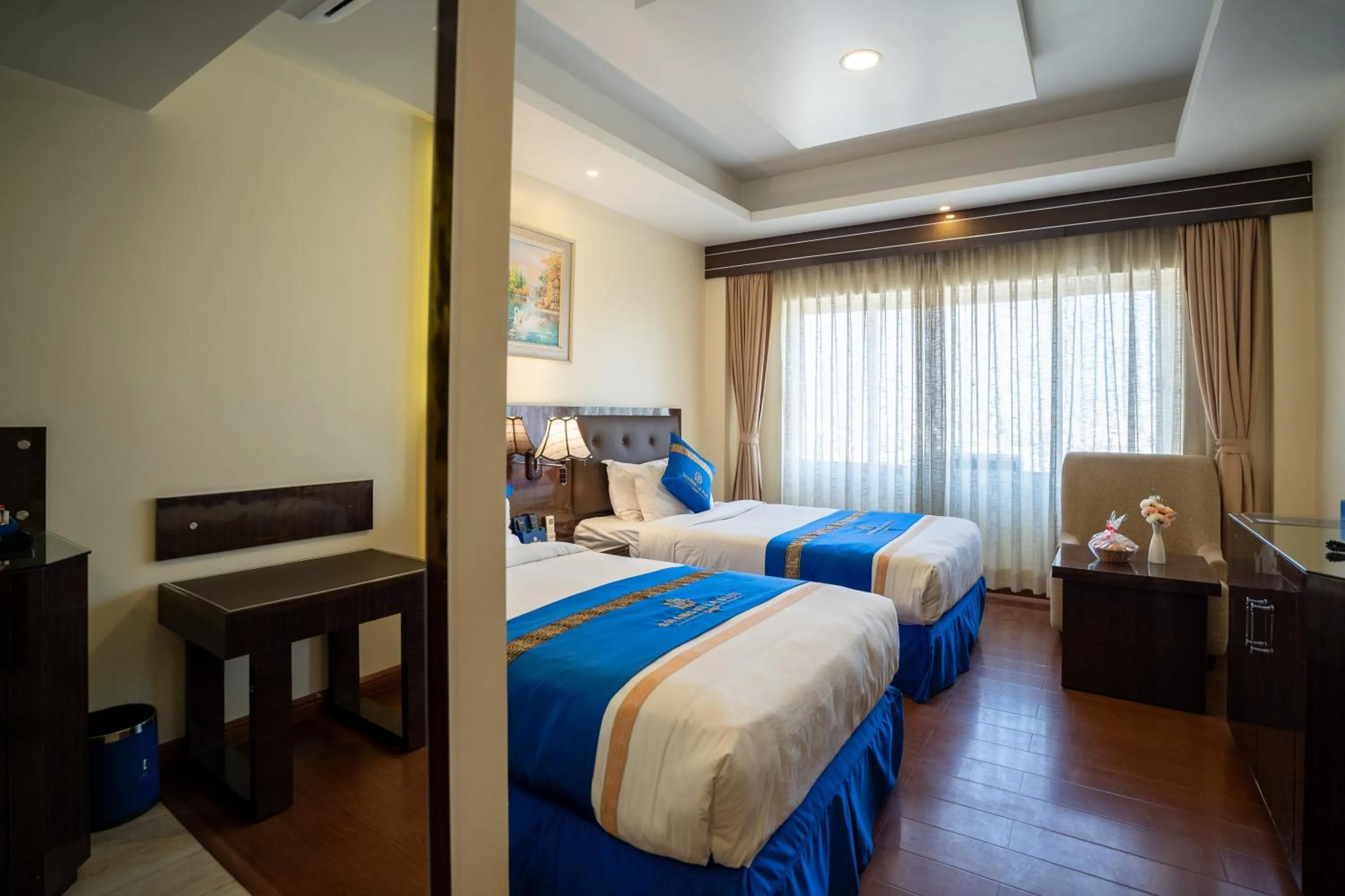 Photo of the whole room, Bed in Shangrila Blu Hotel