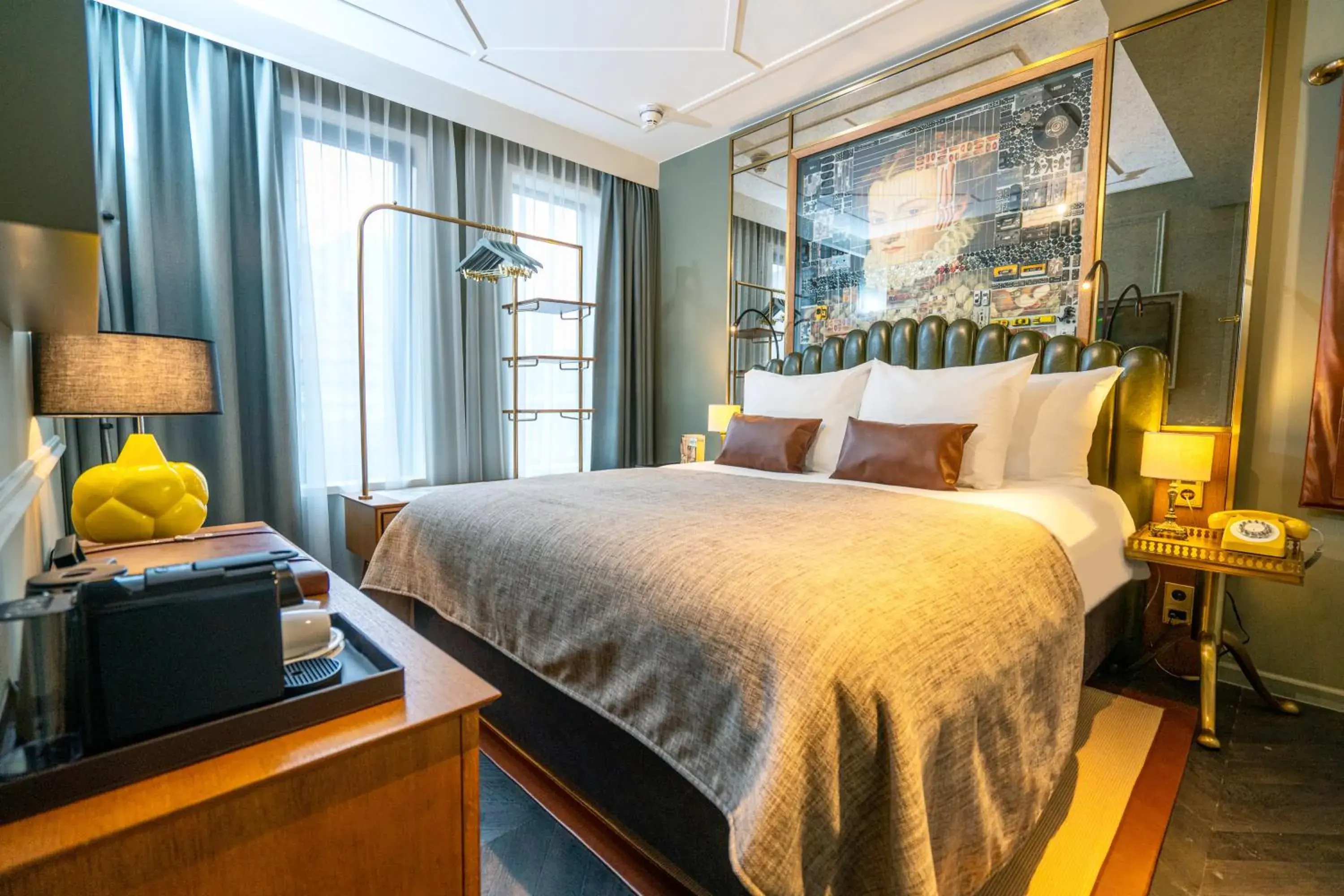 Photo of the whole room, Bed in The Collector Photo of the whole room, Bed in The Collector