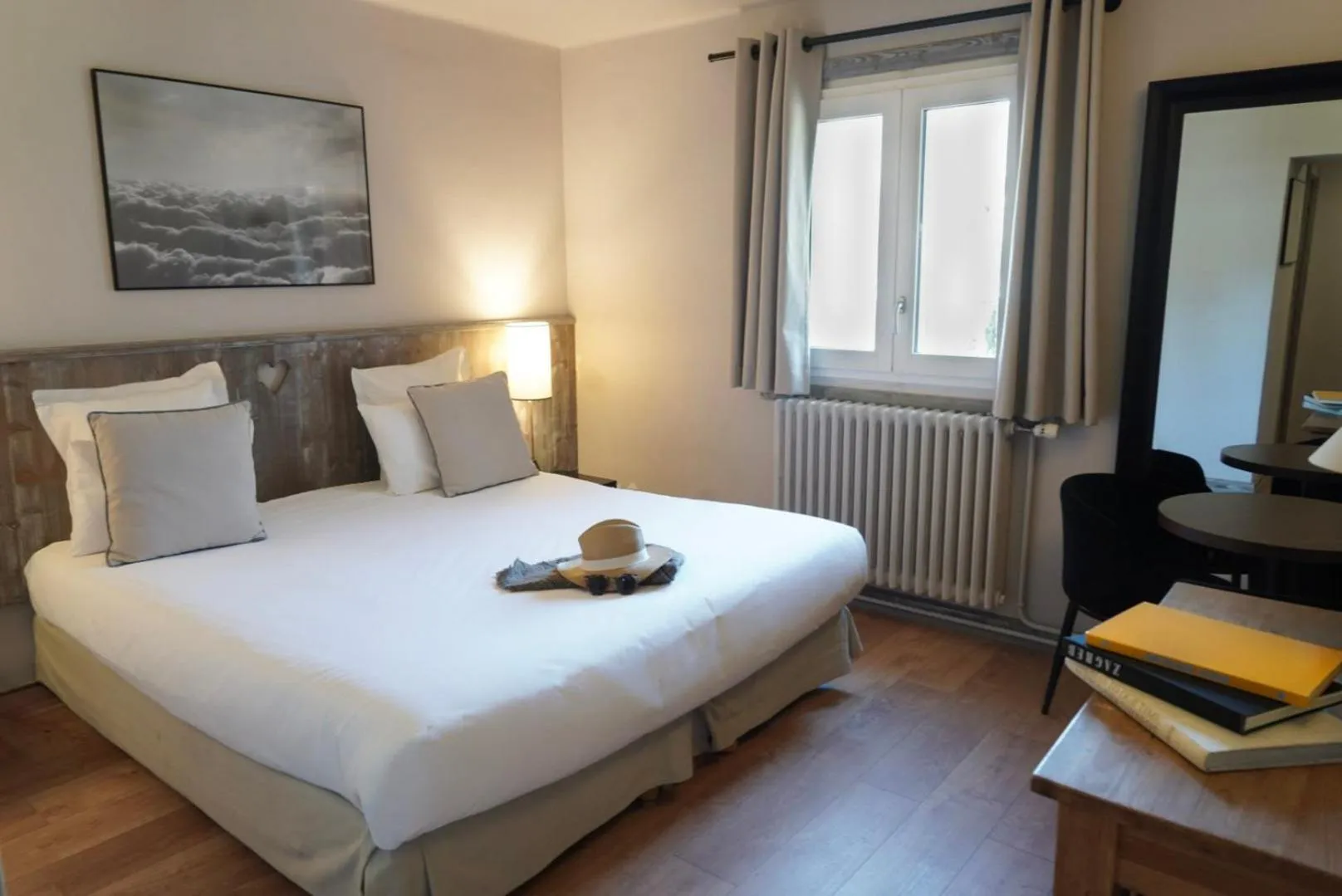 Photo of the whole room, Bed in Au Vieux Moulin