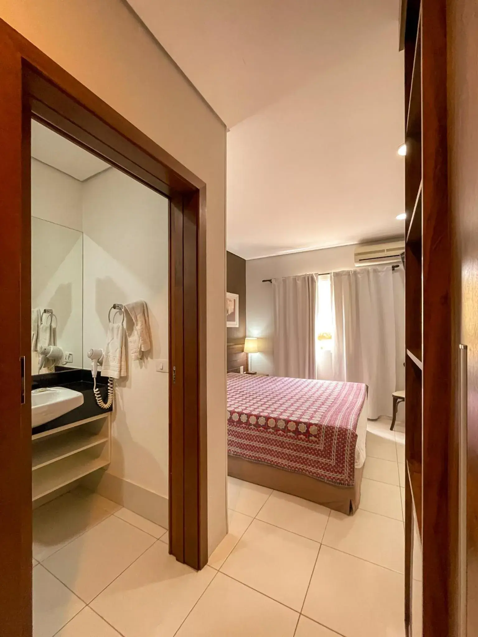 Bedroom, Bed in Taj Hotel Bedroom, Bed in Taj Hotel