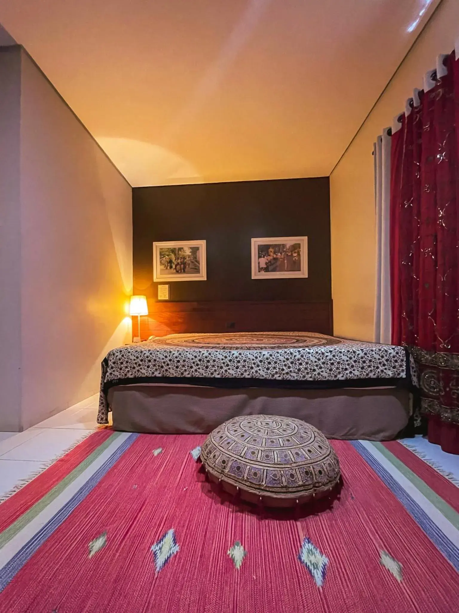 Photo of the whole room, Bed in Taj Hotel Photo of the whole room, Bed in Taj Hotel