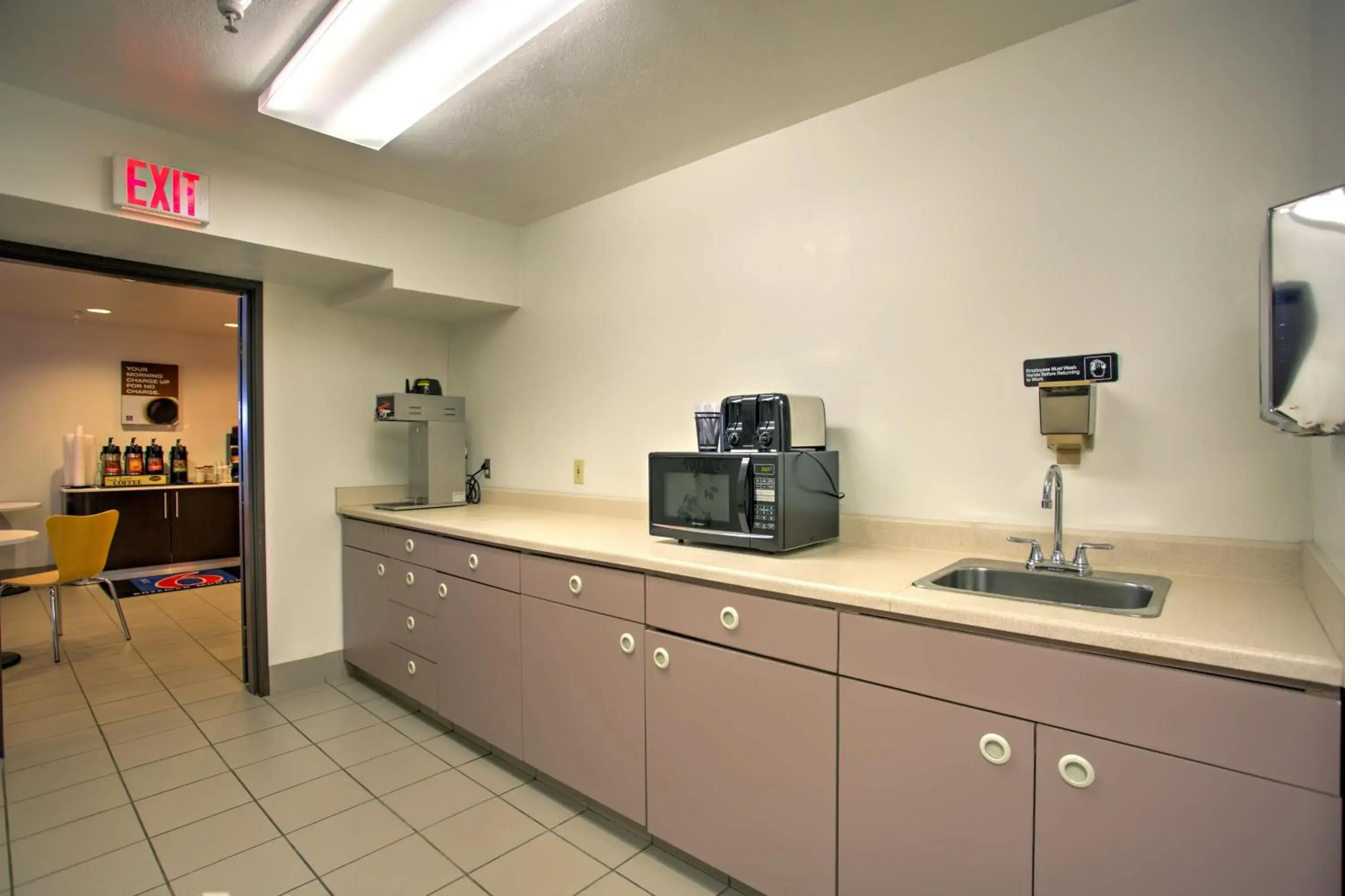 Coffee/tea facilities, Kitchen/Kitchenette in Motel 6-Bozeman, MT