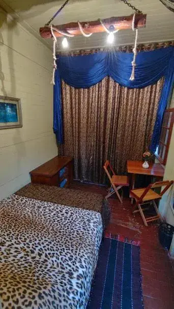 Standard Double Room with Shared Bathroom in Pousada Avalon Paranapiacaba Standard Double Room with Shared Bathroom in Pousada Avalon Paranapiacaba