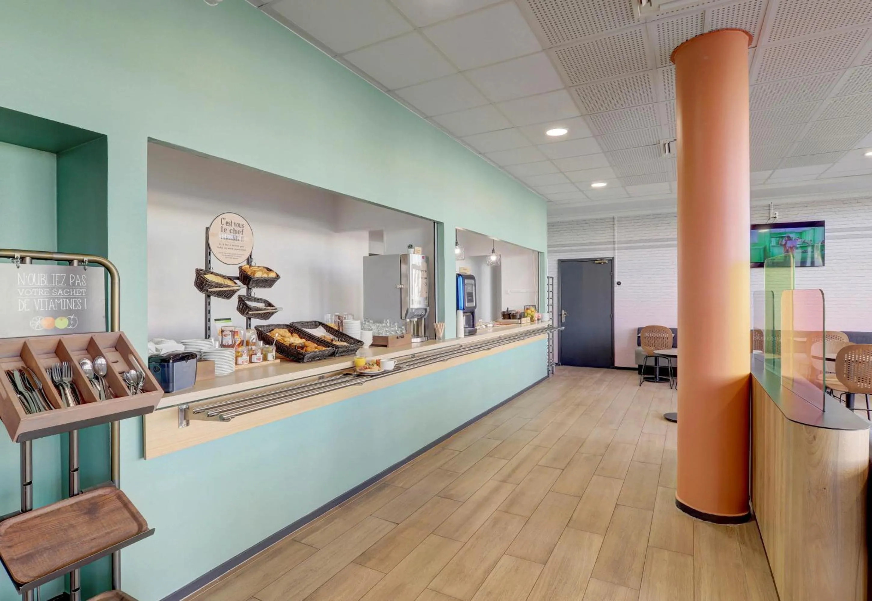 Buffet breakfast in B&B HOTEL Montluçon Centre