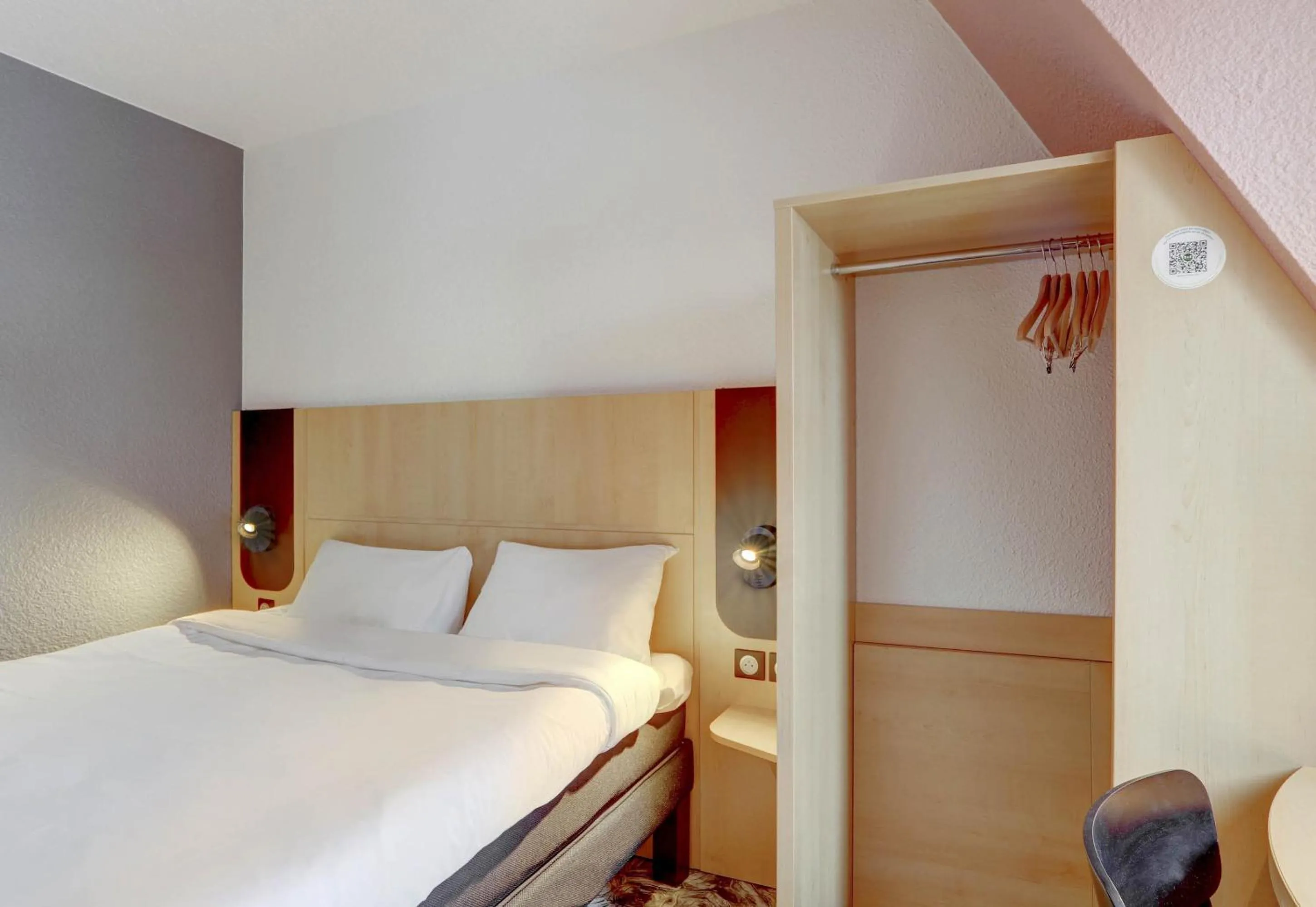 Bedroom, Bed in B&B HOTEL Montluçon Centre