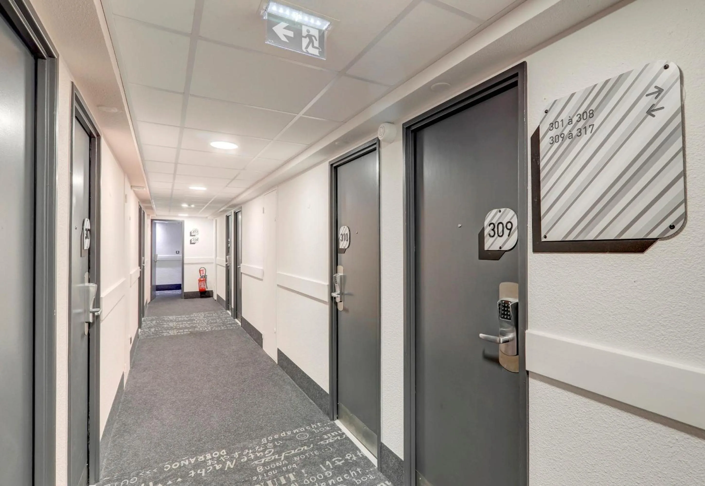 Decorative detail in B&B HOTEL Montluçon Centre