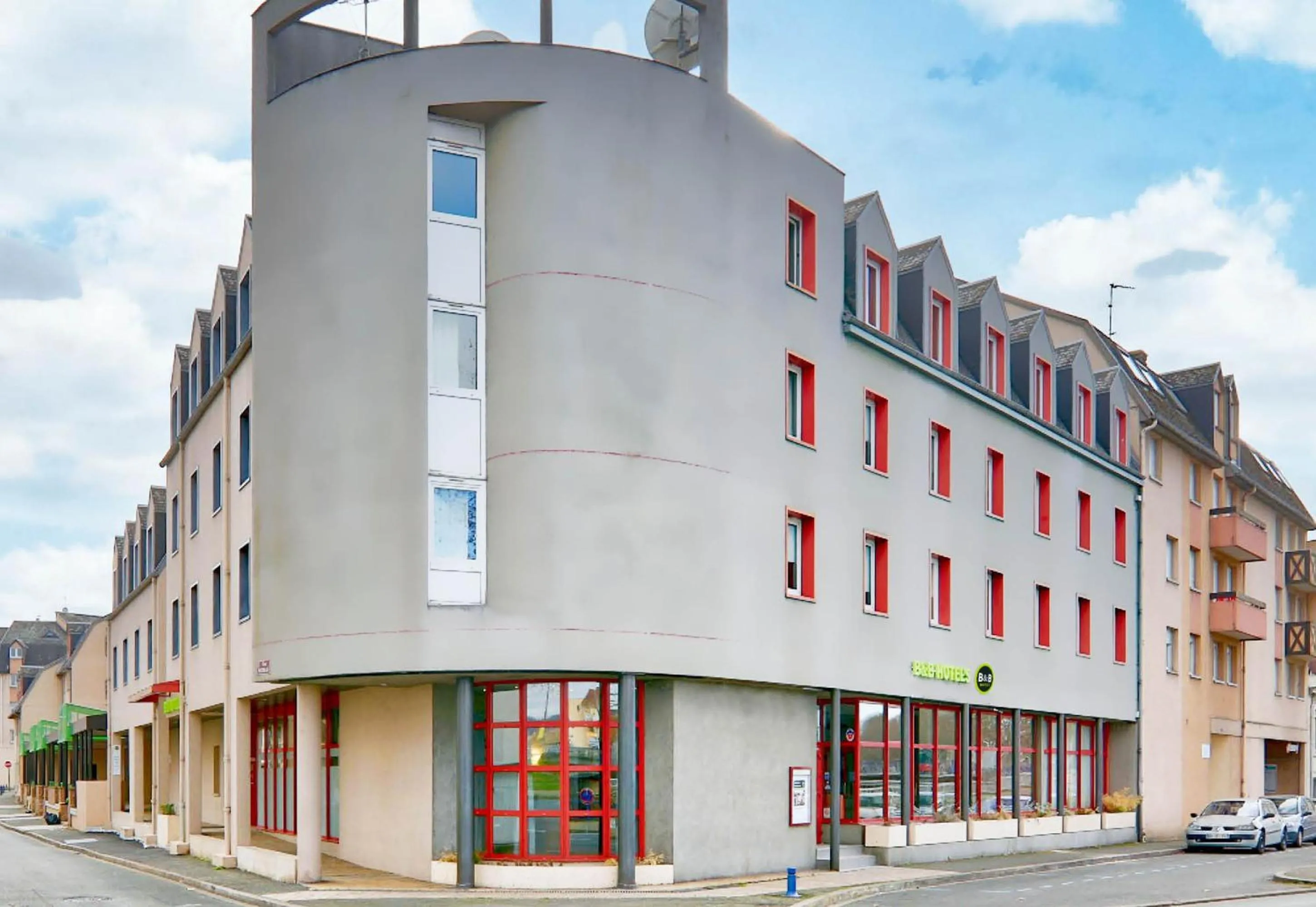 Property building in B&B HOTEL Montluçon Centre