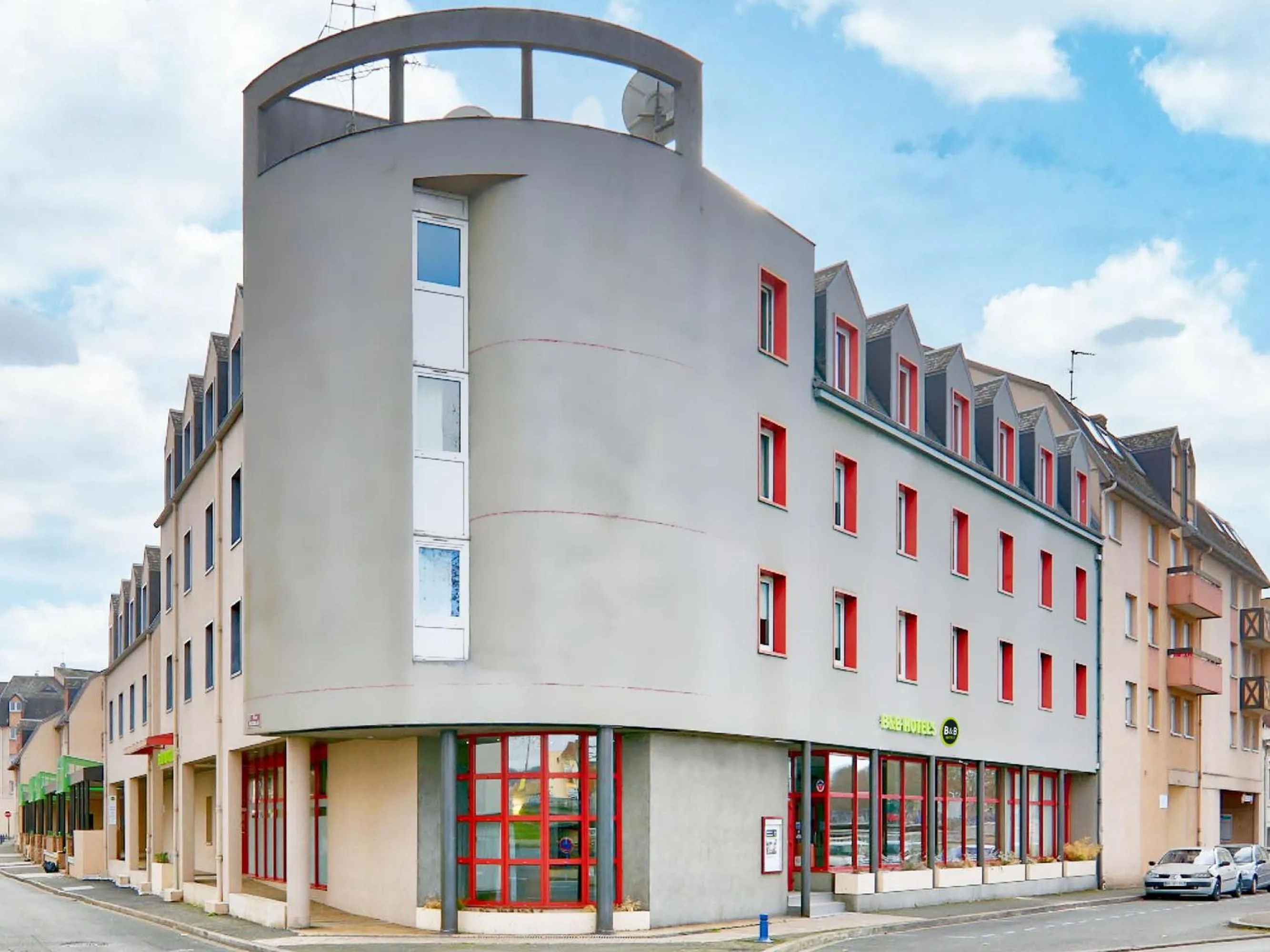 Property building in B&B HOTEL Montluçon Centre