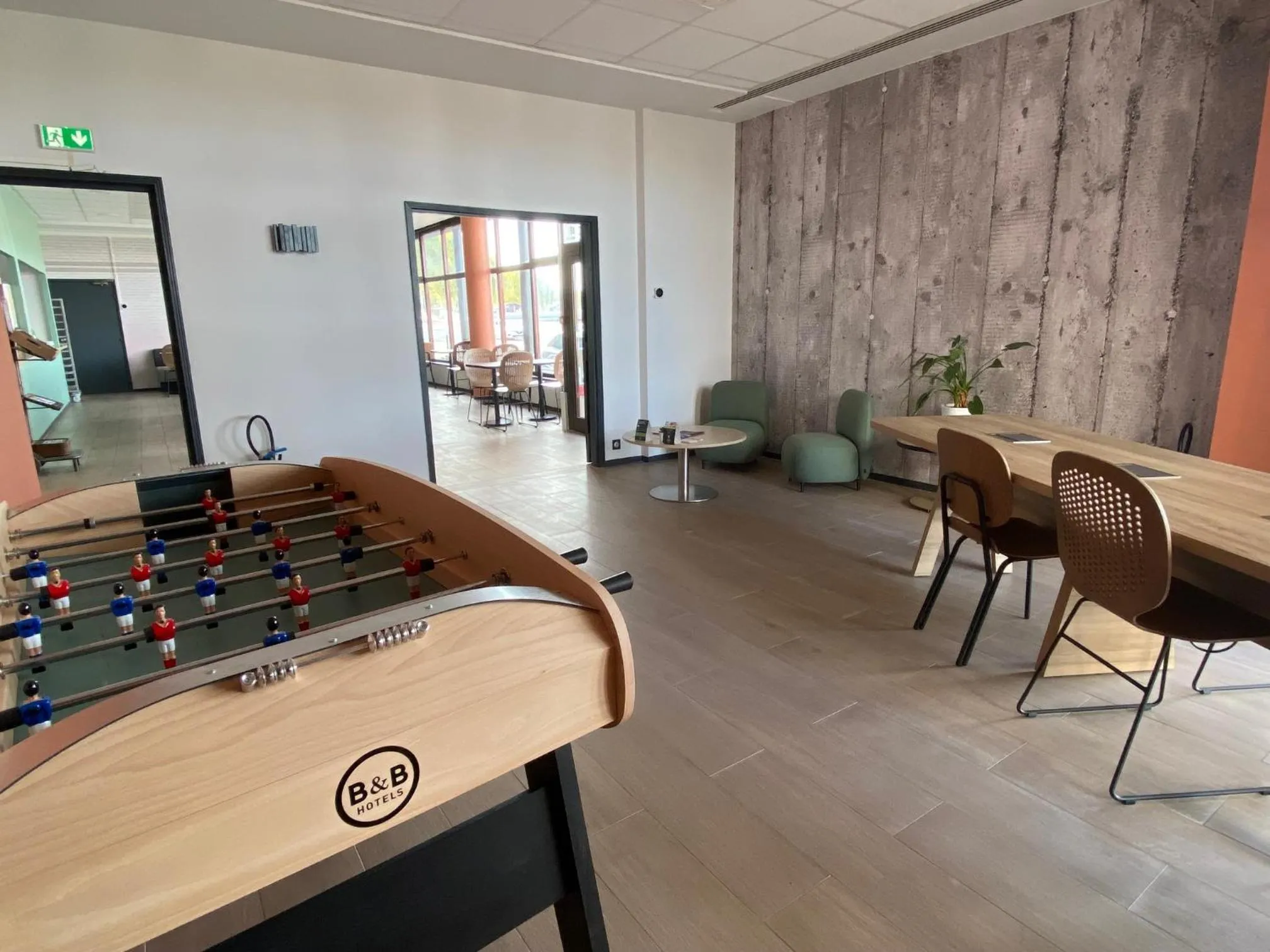 Seating area in B&B HOTEL Montluçon Centre