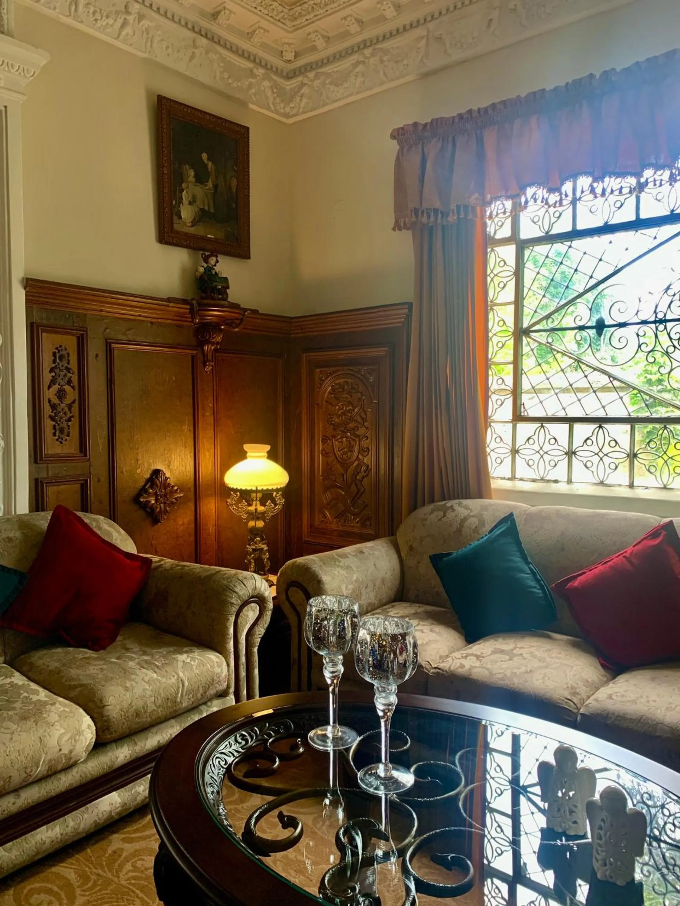 Communal lounge/ TV room in El Balcon Hostal Turistico