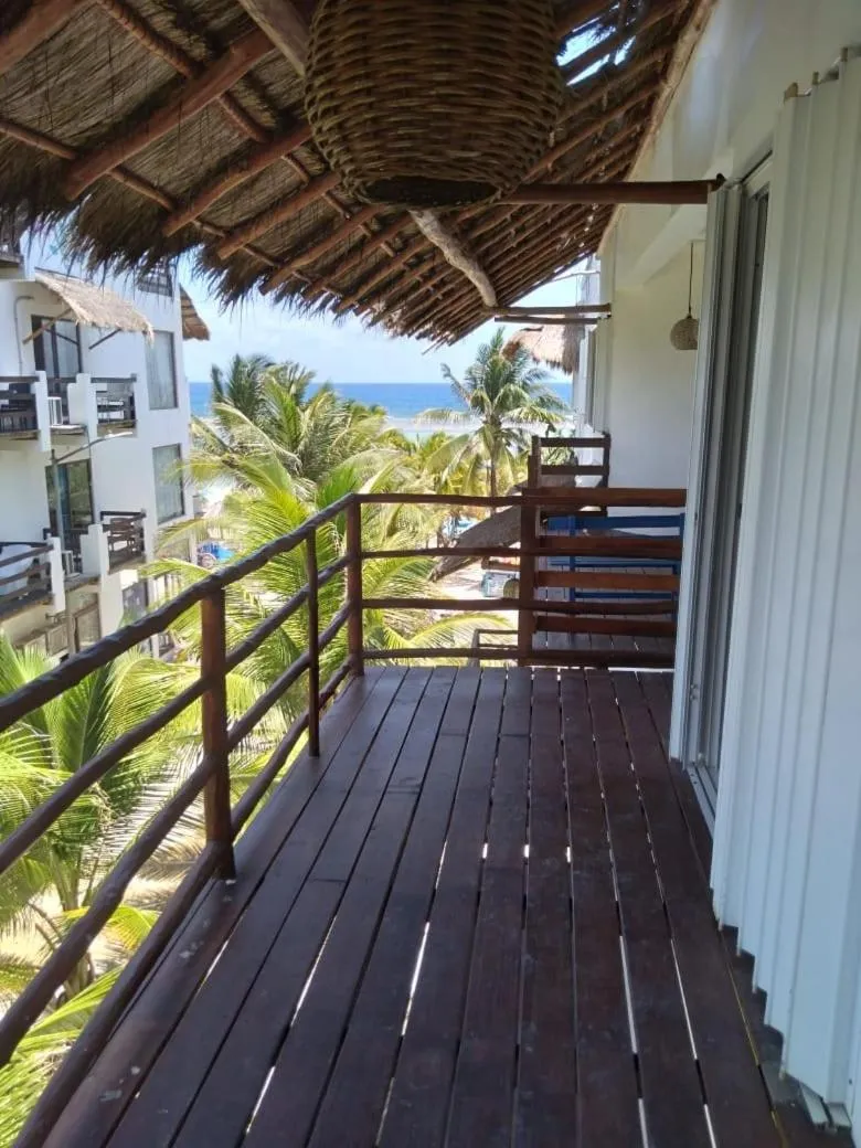 El Fuerte Beach Apartments