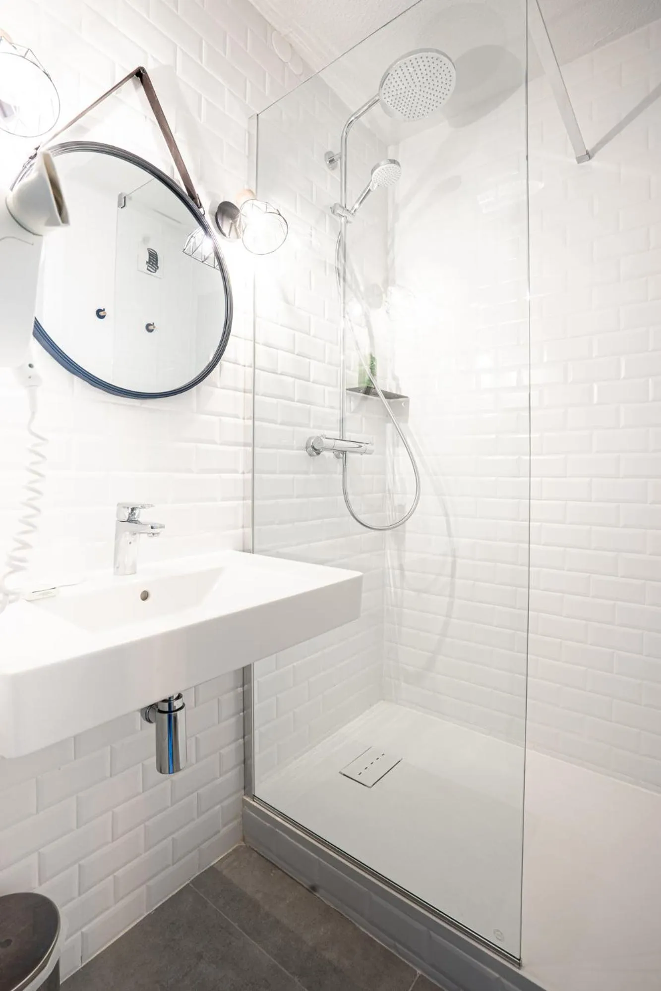 Bathroom in PoMo Hôtel & Restaurant