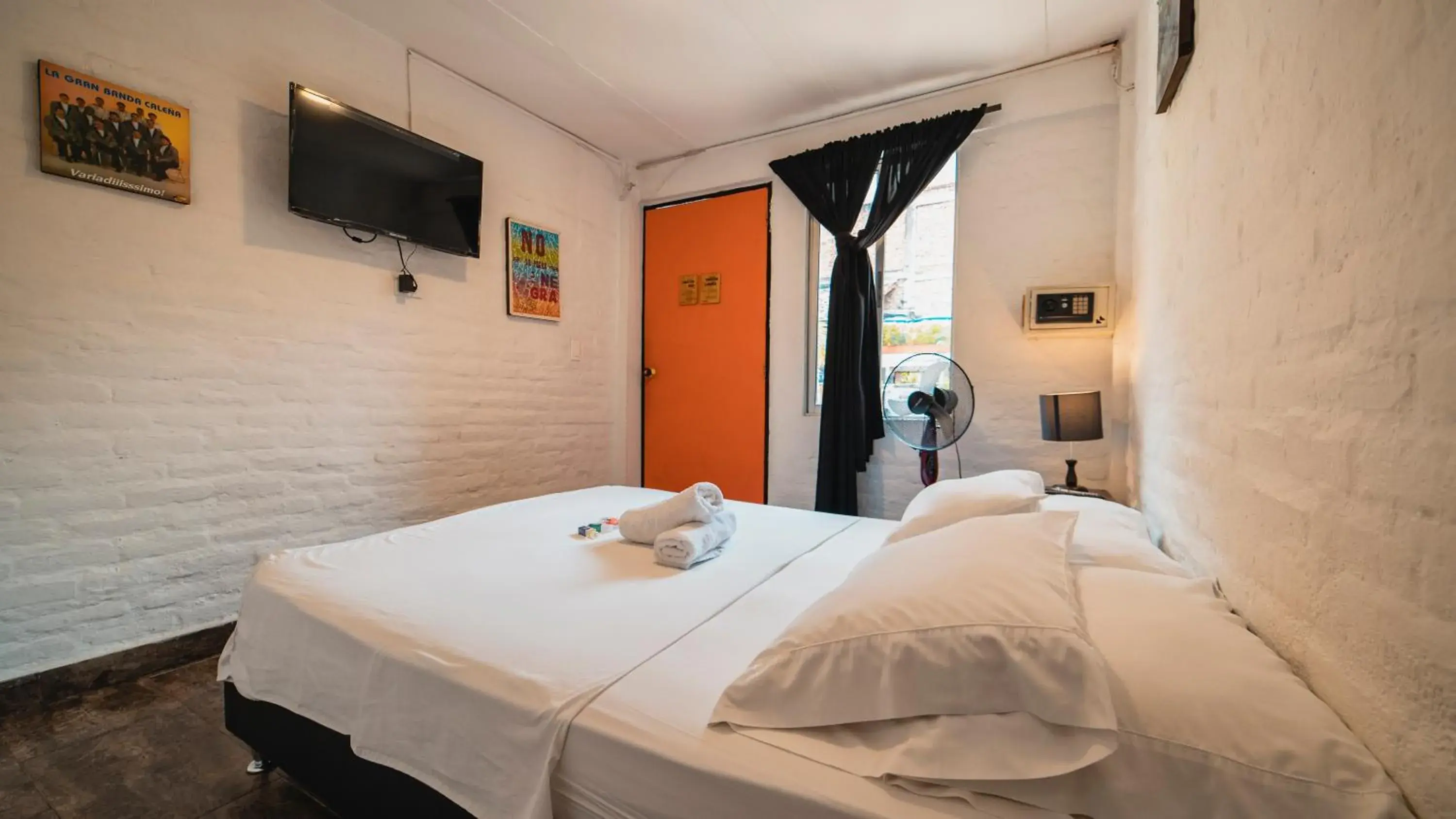 Single Room with Bathroom in Viajero Hostel Cali & Salsa School Single Room with Bathroom in Viajero Hostel Cali & Salsa School