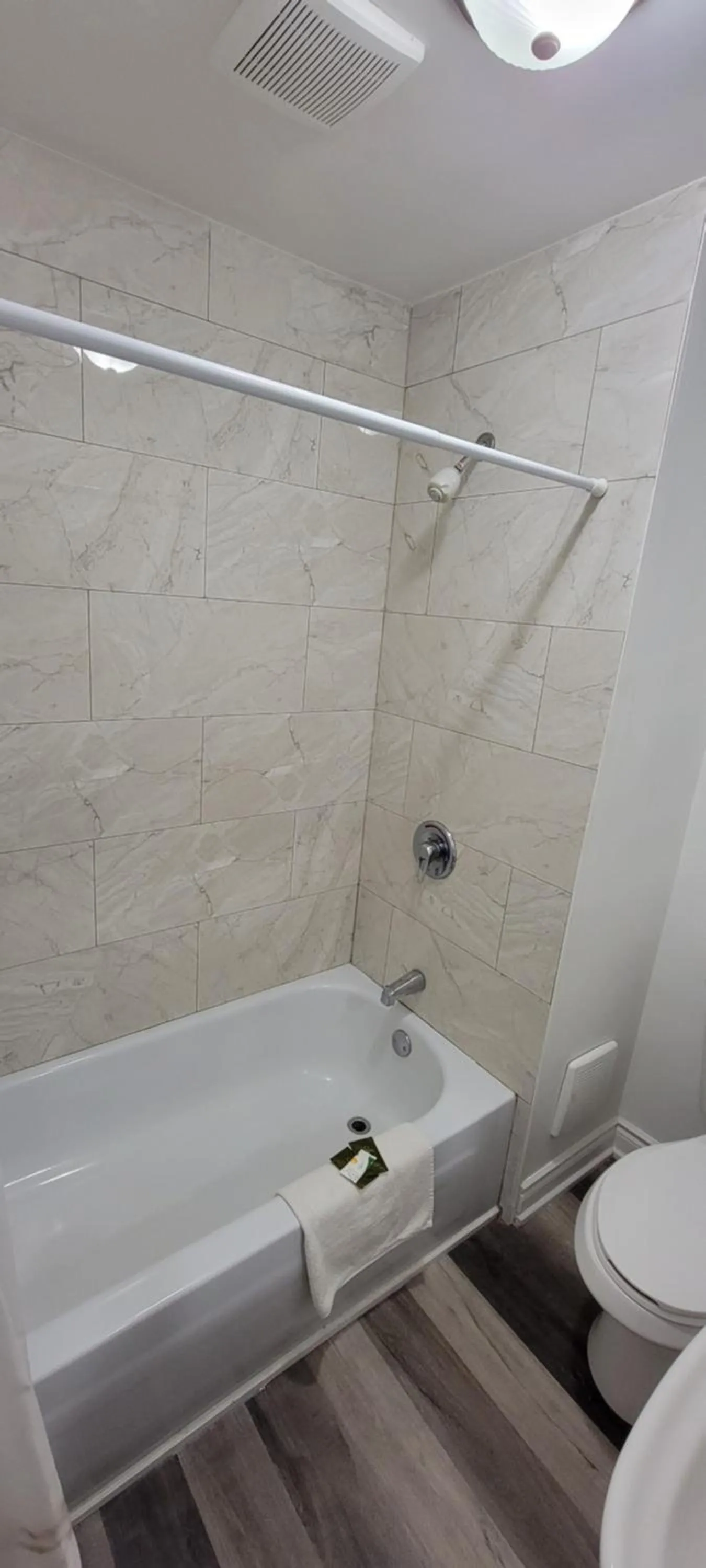 Bathroom in North Shore Wayside Inn