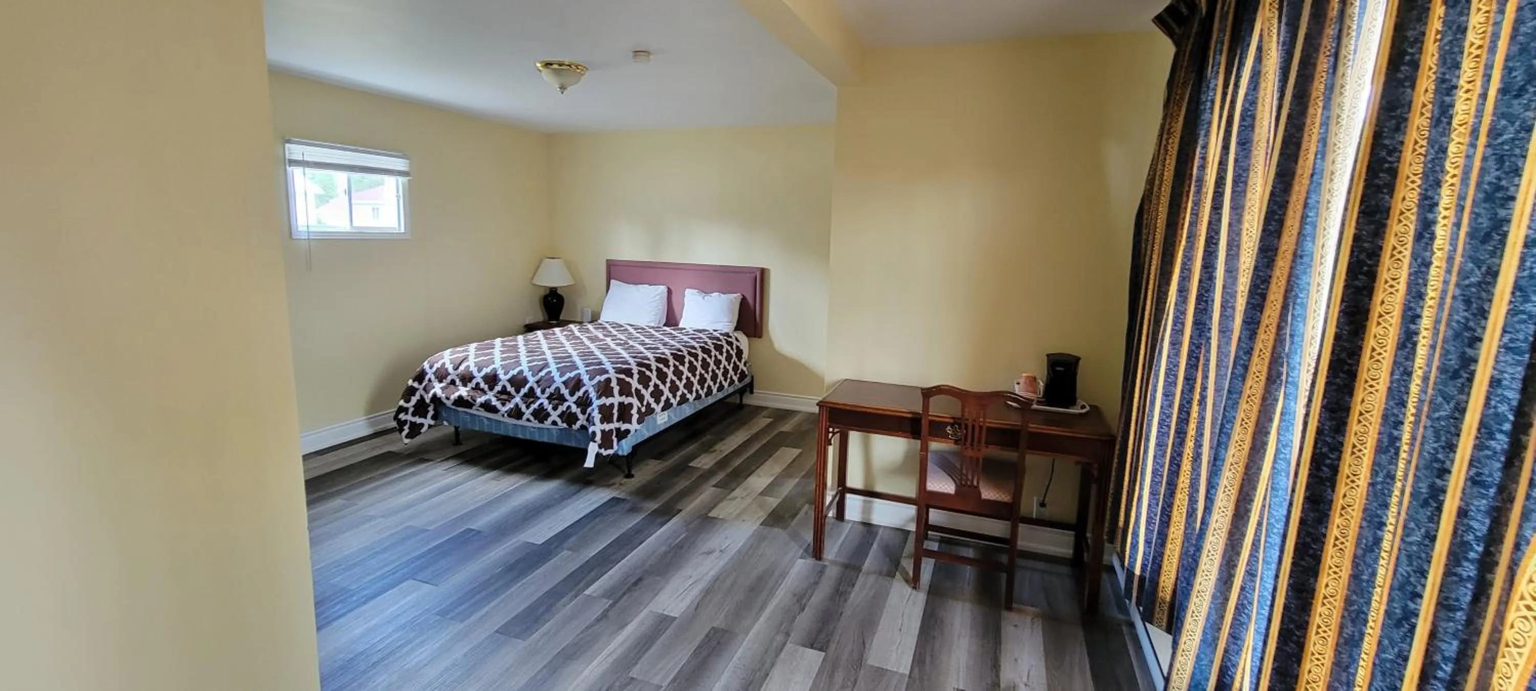 Bedroom, Bed in North Shore Wayside Inn