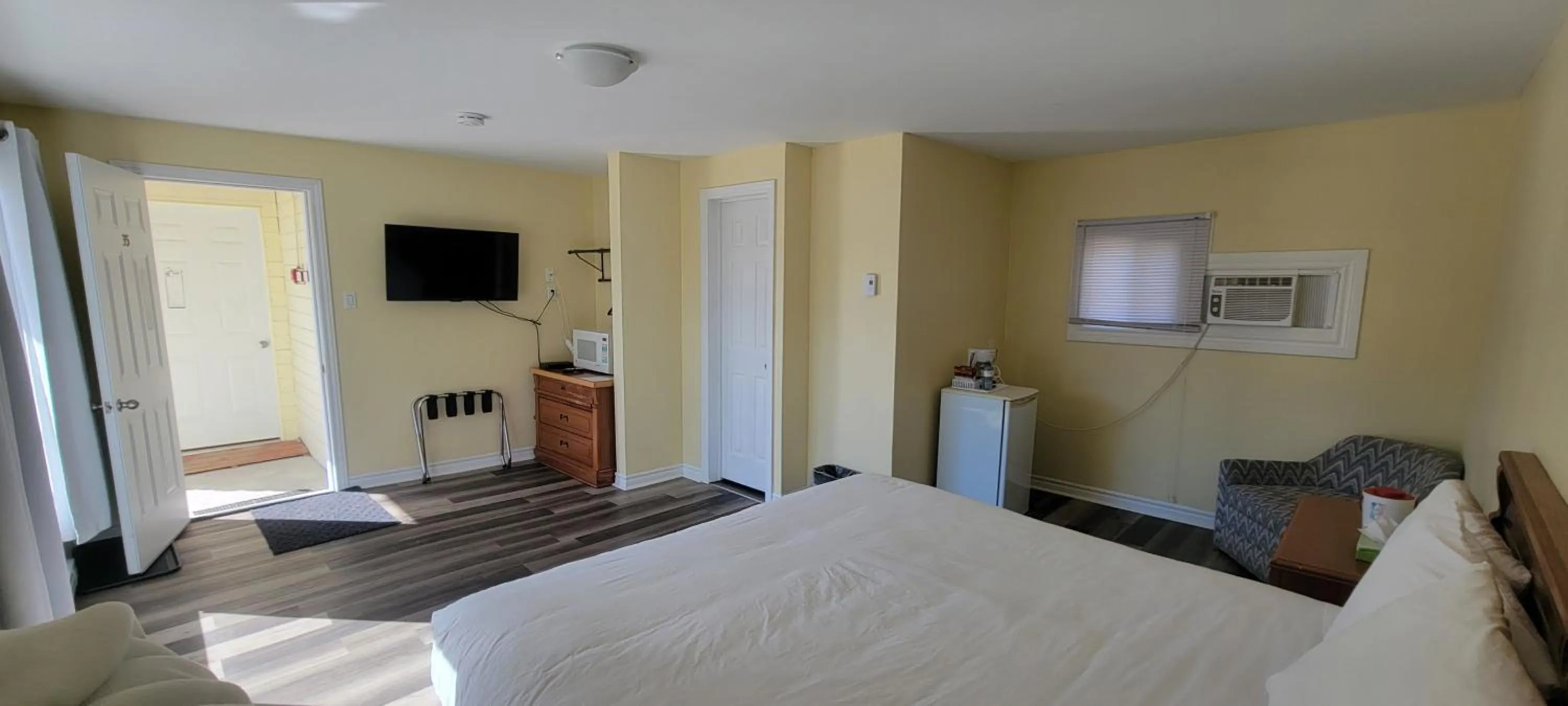 TV and multimedia, Bed in North Shore Wayside Inn