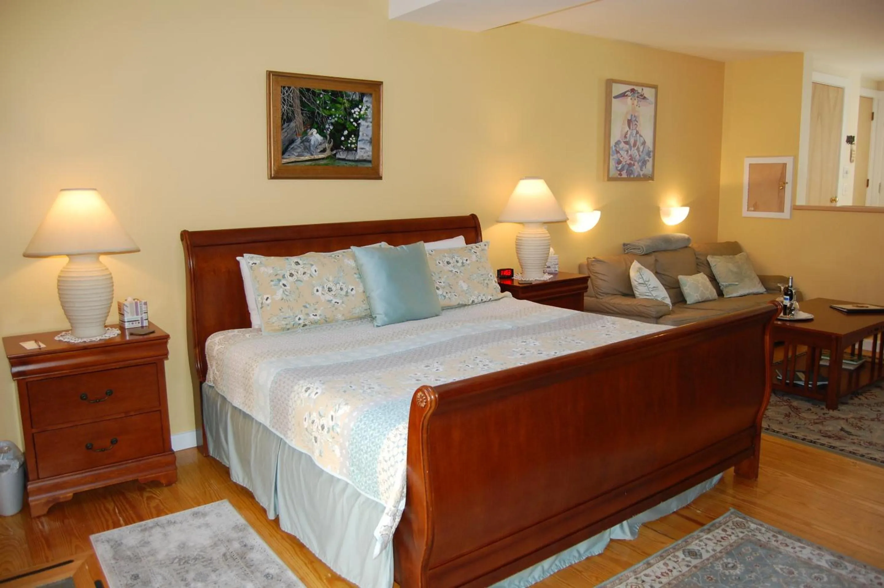 Bedroom, Bed in Shaker Mill Inn